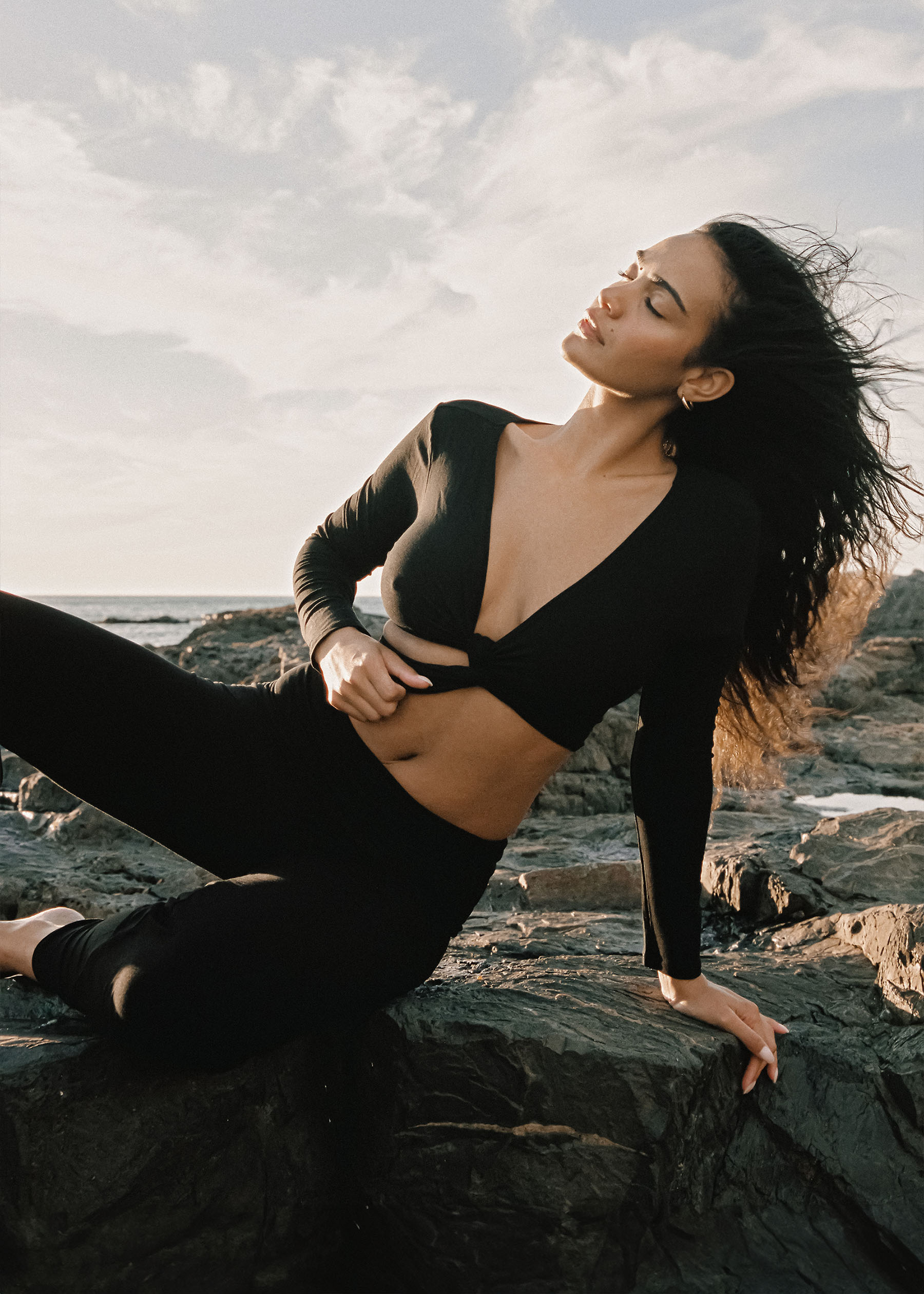 Jess is wearing size XS. Height 169cm (5.5”) Bust 81cm (31.5”), Waist 64cm (25.2”) | Size XS/S