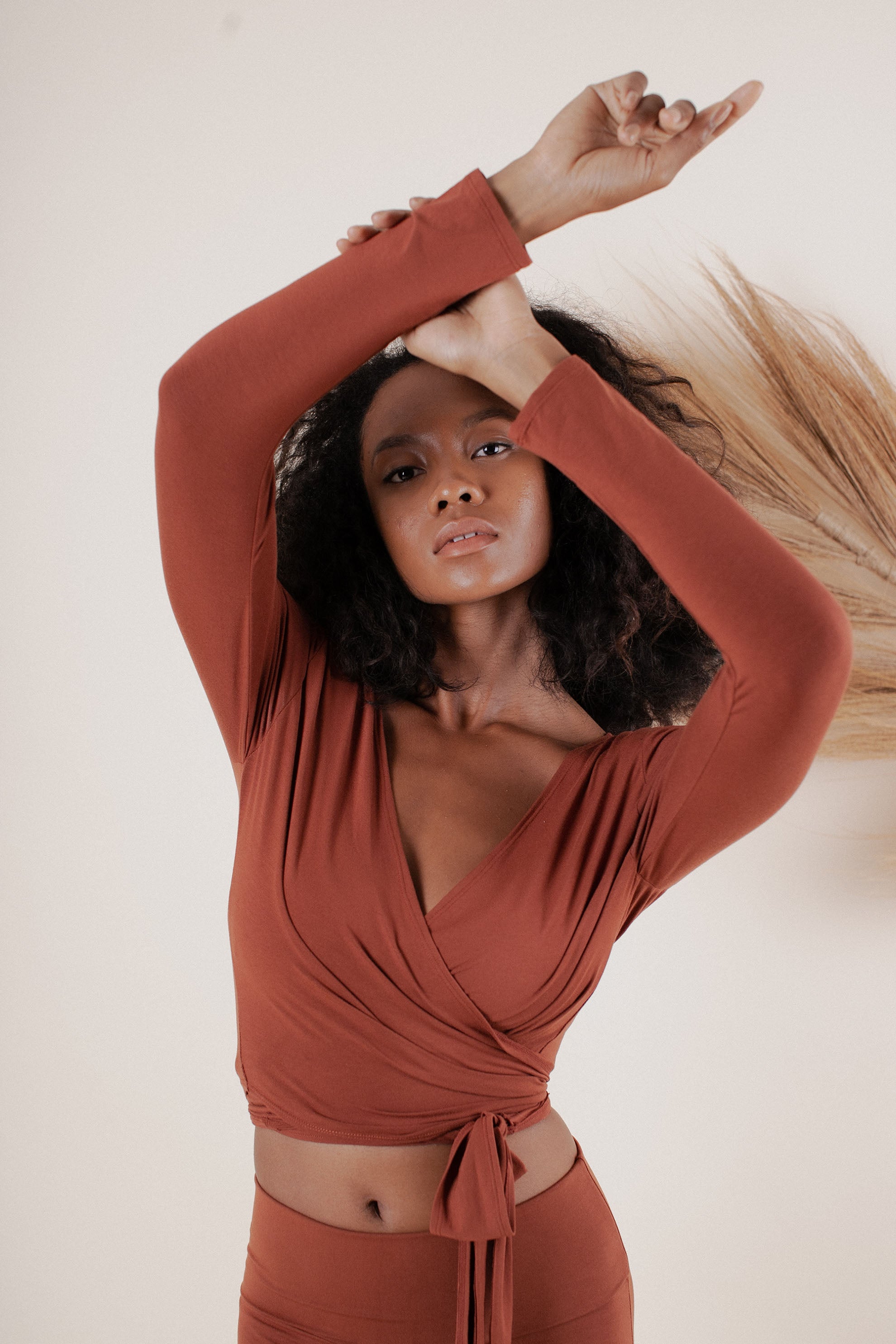 Alexa is wearing size XS/S. Height 178cm (5.85”) Bust 79cm (31.1”), Waist 60cm (23.6”), Hips 95cm (37.4”) | Size XS/S