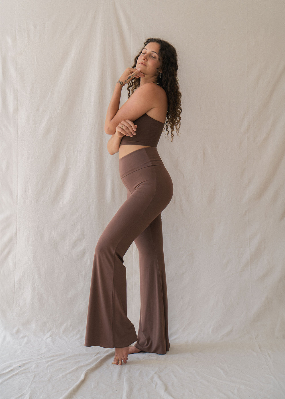 Ana Kayla wears size M. Height 173cm (5.7”) | Size M