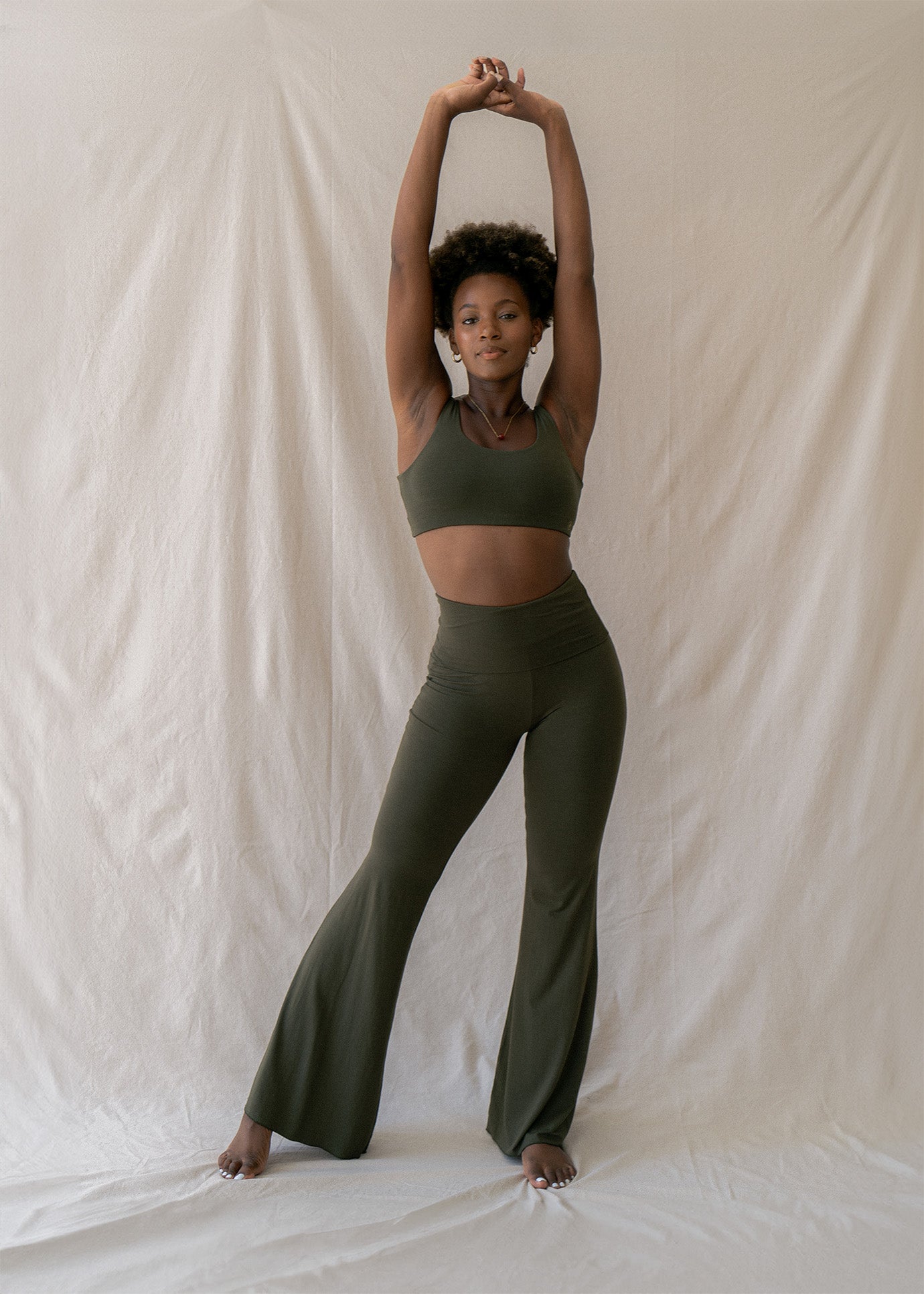 Shiree is wearing size M. Height 173cm(5.7”) | Size M