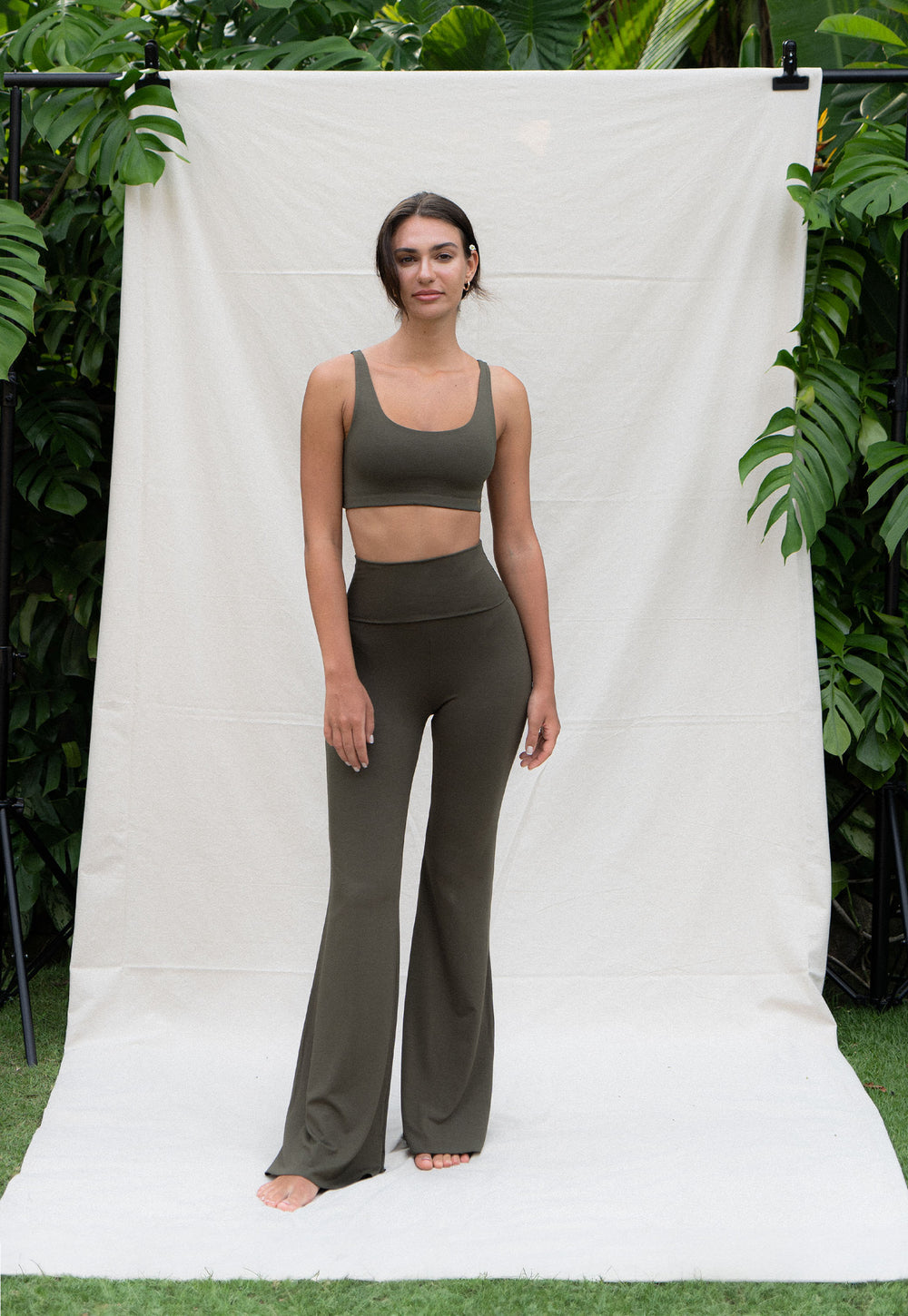 Alina is wearing size XS. She is 179cm(5.9”) tall, Waist 59cm(23.2”), Hips 95cm(37.4”) | Size XS