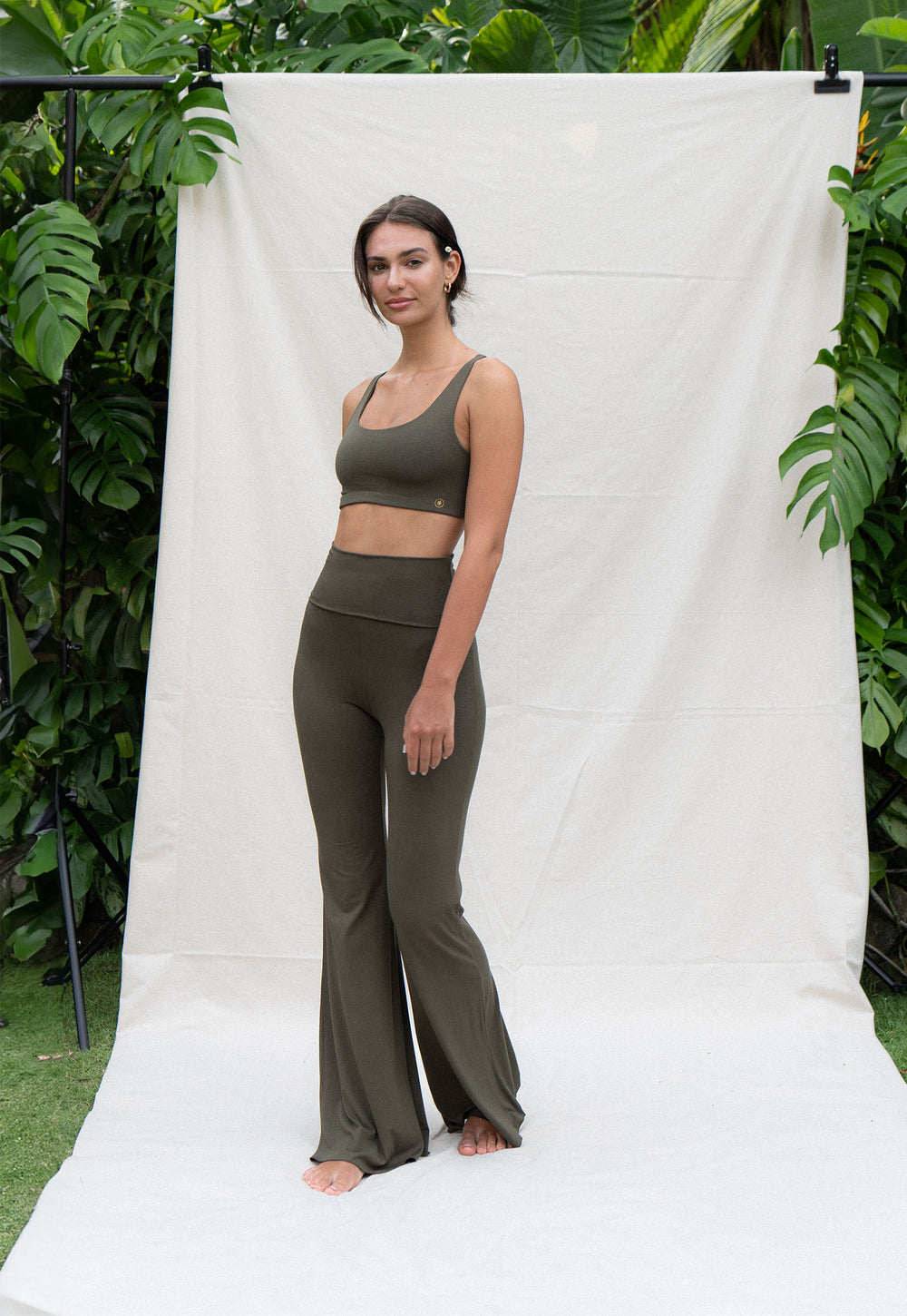 Alina is wearing size XS. She is 179cm(5.9”) tall, Waist 59cm(23.2”), Hips 95cm(37.4”) | Size XS