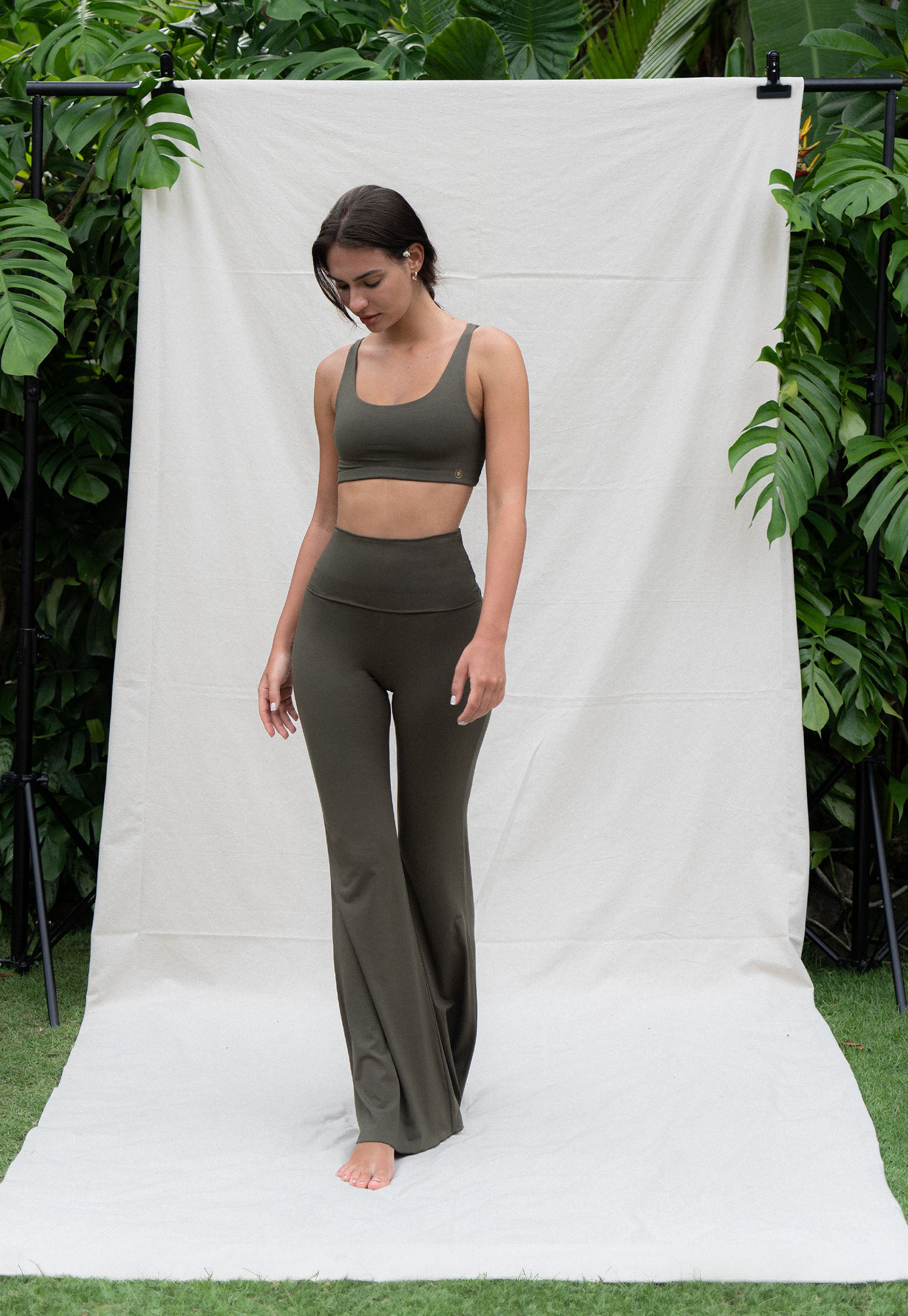 Alina is wearing size XS. She is 179cm(5.9”) tall, Waist 59cm(23.2”), Hips 95cm(37.4”) | Size XS