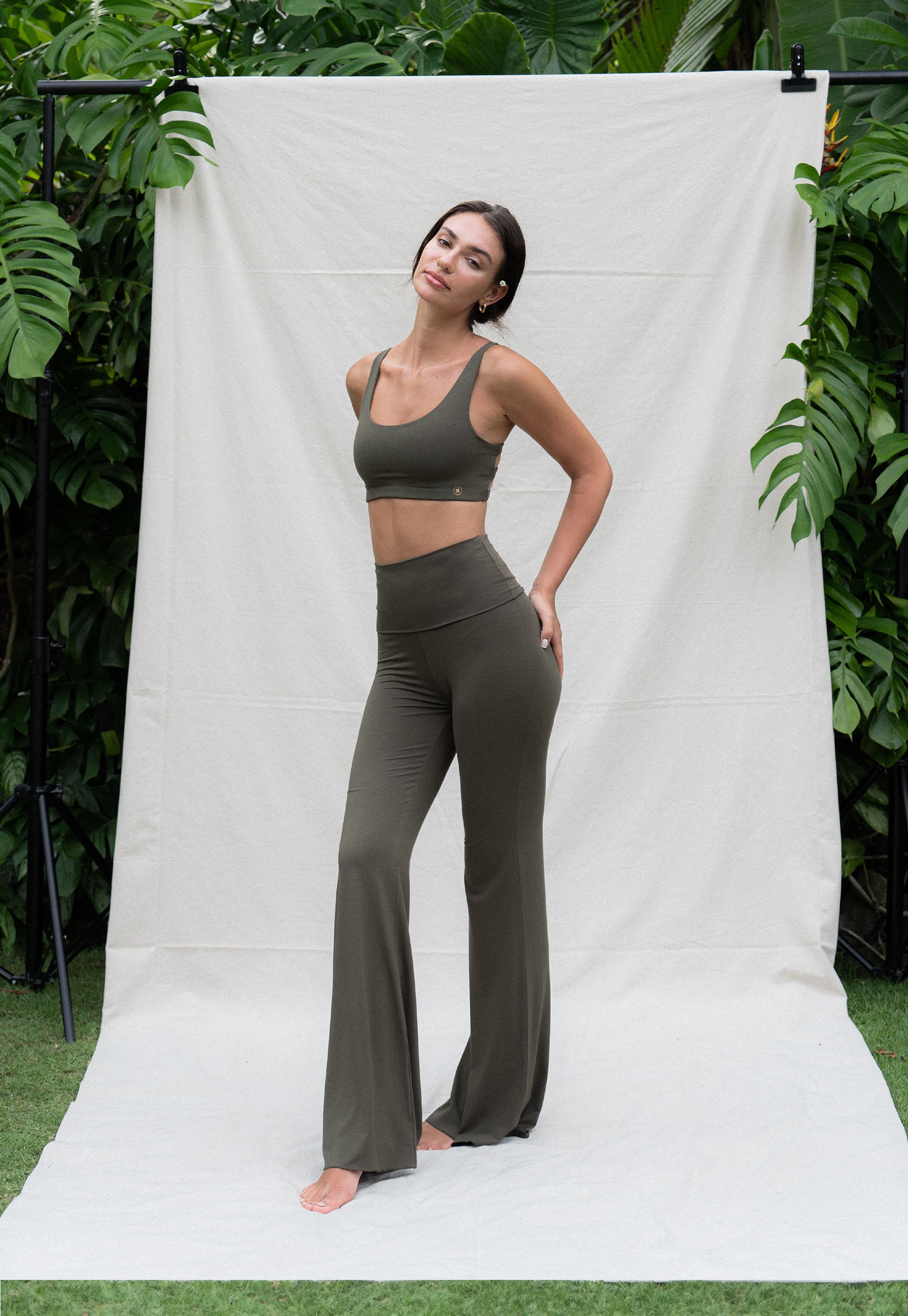 Alina is wearing size XS. She is 179cm(5.9”) tall, Waist 59cm(23.2”), Hips 95cm(37.4”) | Size XS