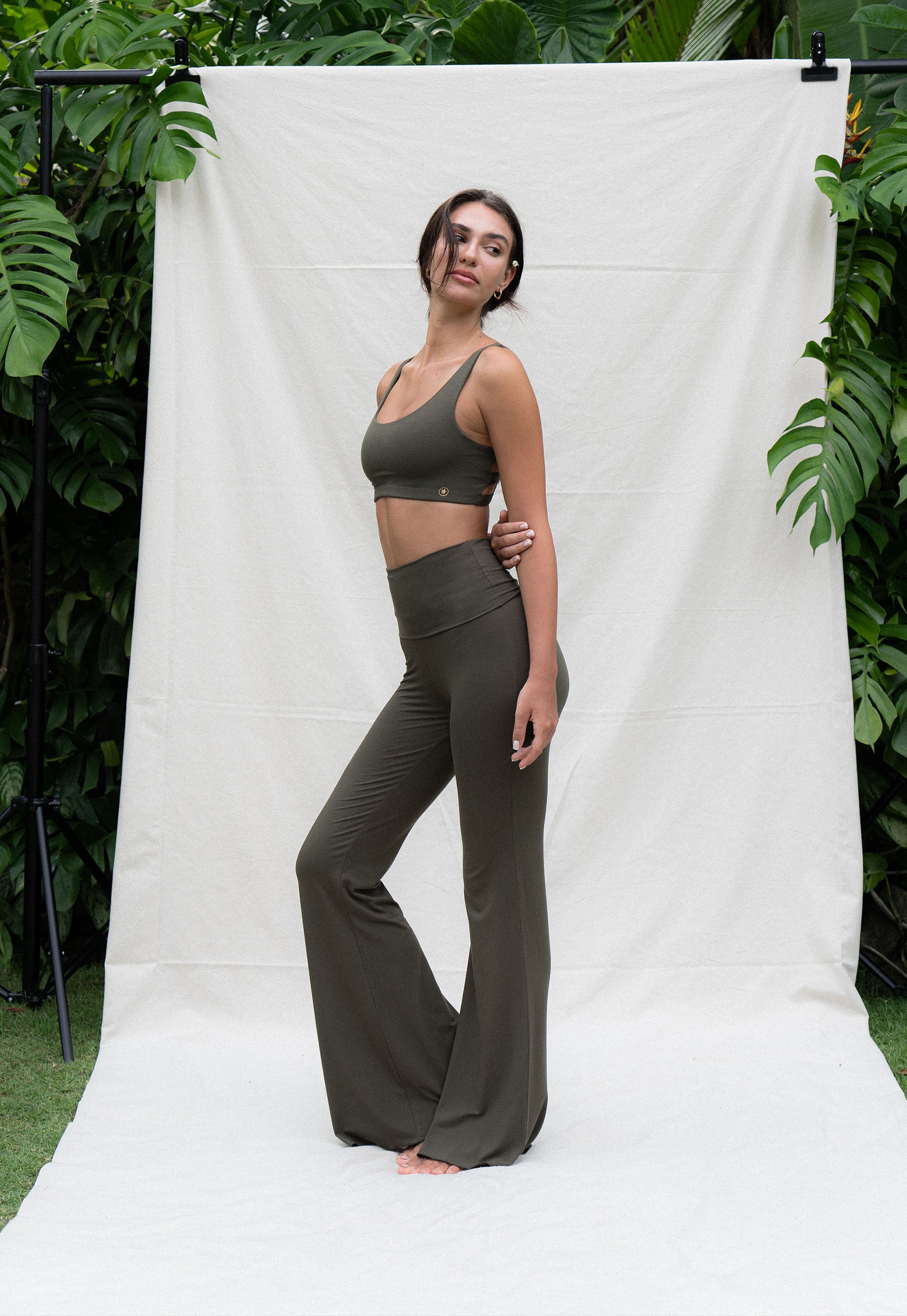 Alina is wearing size XS. She is 179cm(5.9”) tall, Waist 59cm(23.2”), Hips 95cm(37.4”) | Size XS