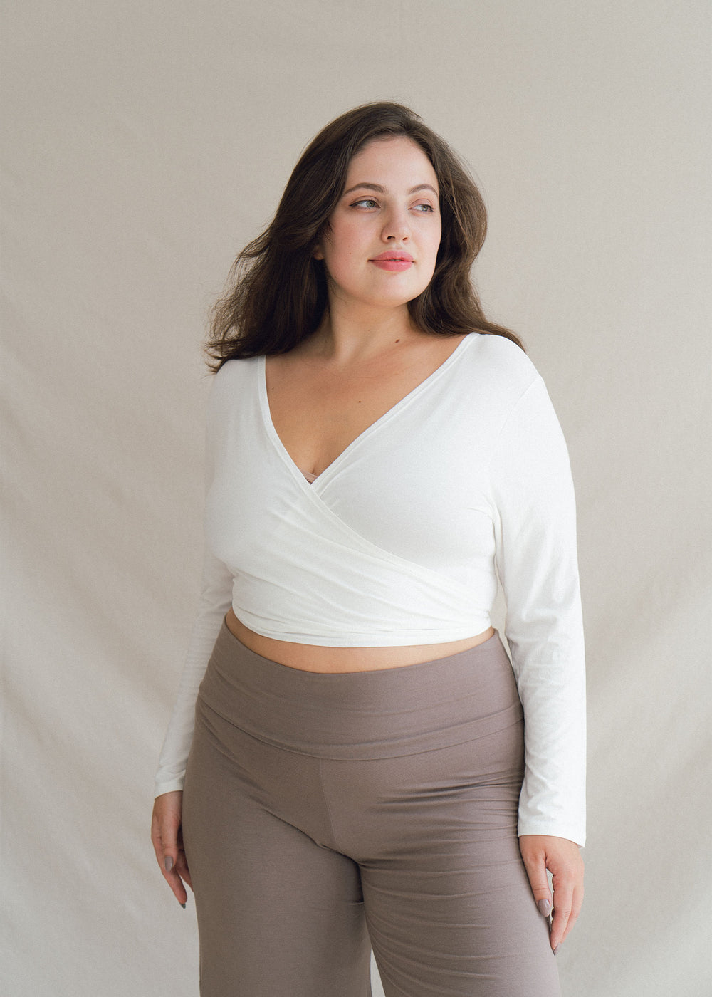 Alena wears size XL/XXL. Height 172cm (5.6”), Bust 109cm (43”), Waist 90cm (35.4”), Hips 120cm (47.3”) | Size XL/XXL