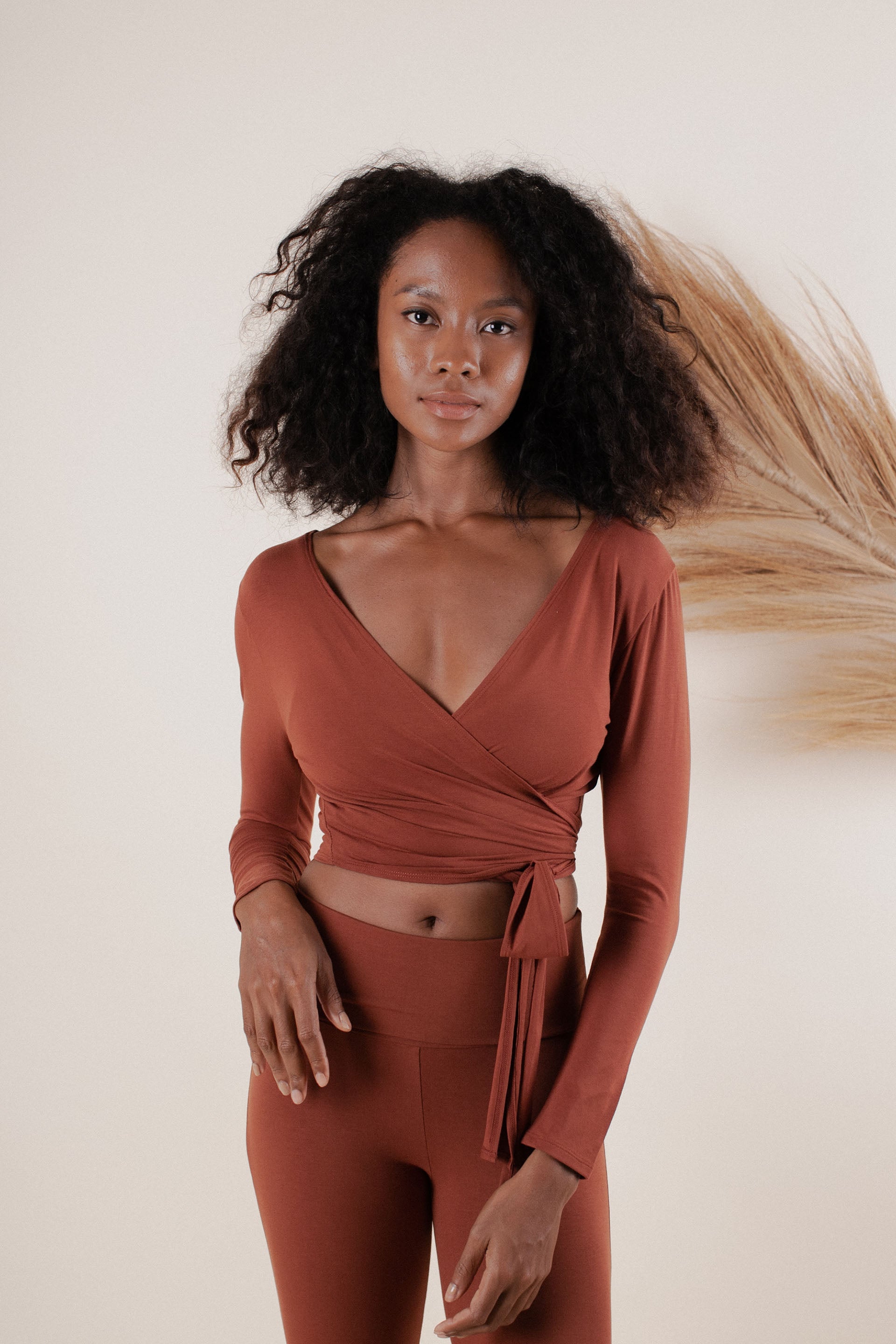 Alexa is wearing size XS/S. Height 178cm (5.85”) Bust 79cm (31.1”), Waist 60cm (23.6”), Hips 95cm (37.4”) | Size XS/S