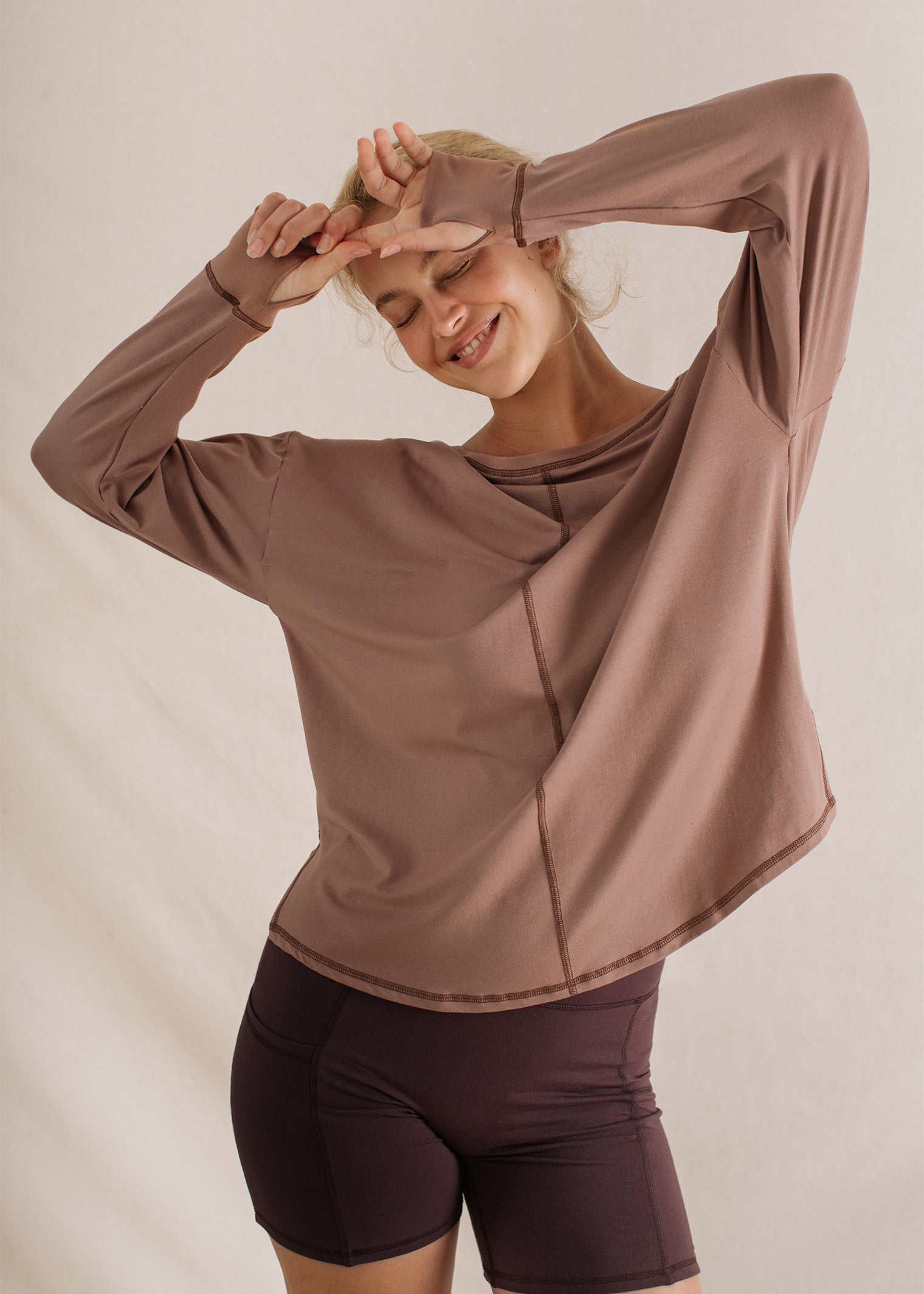 Nina is wearing a Medium Top and Large Bottoms, Bust 82cm (32.3”). waist 62cm (24.4”), Hips 99cm (39”), Height 182cm (6.0”)   | Size M/L