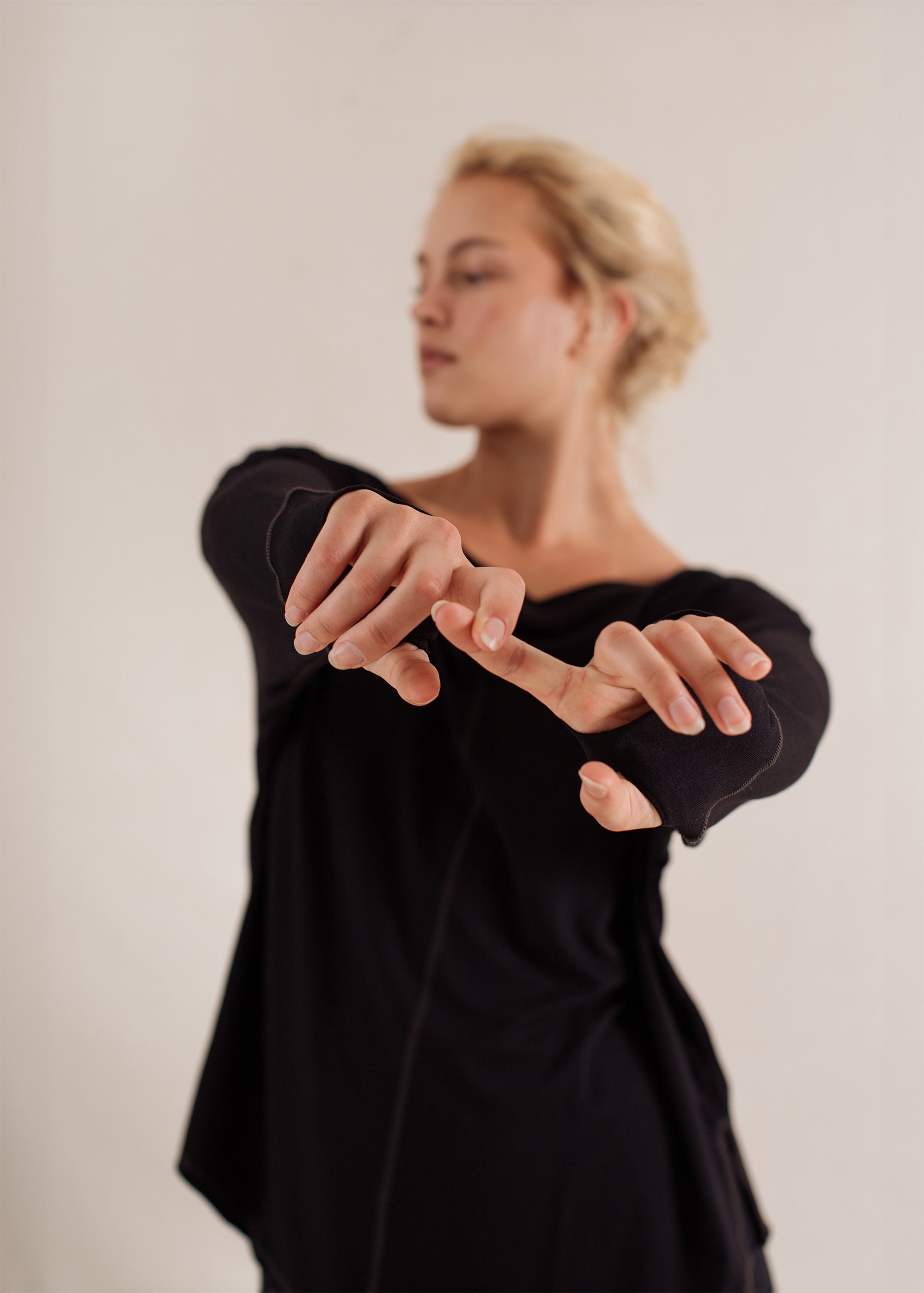 Nina is wearing a Medium Top and Large Bottoms, Bust 82cm (32.3”). waist 62cm (24.4”), Hips 99cm (39”), Height 182cm (6.0”)  | Size M/L