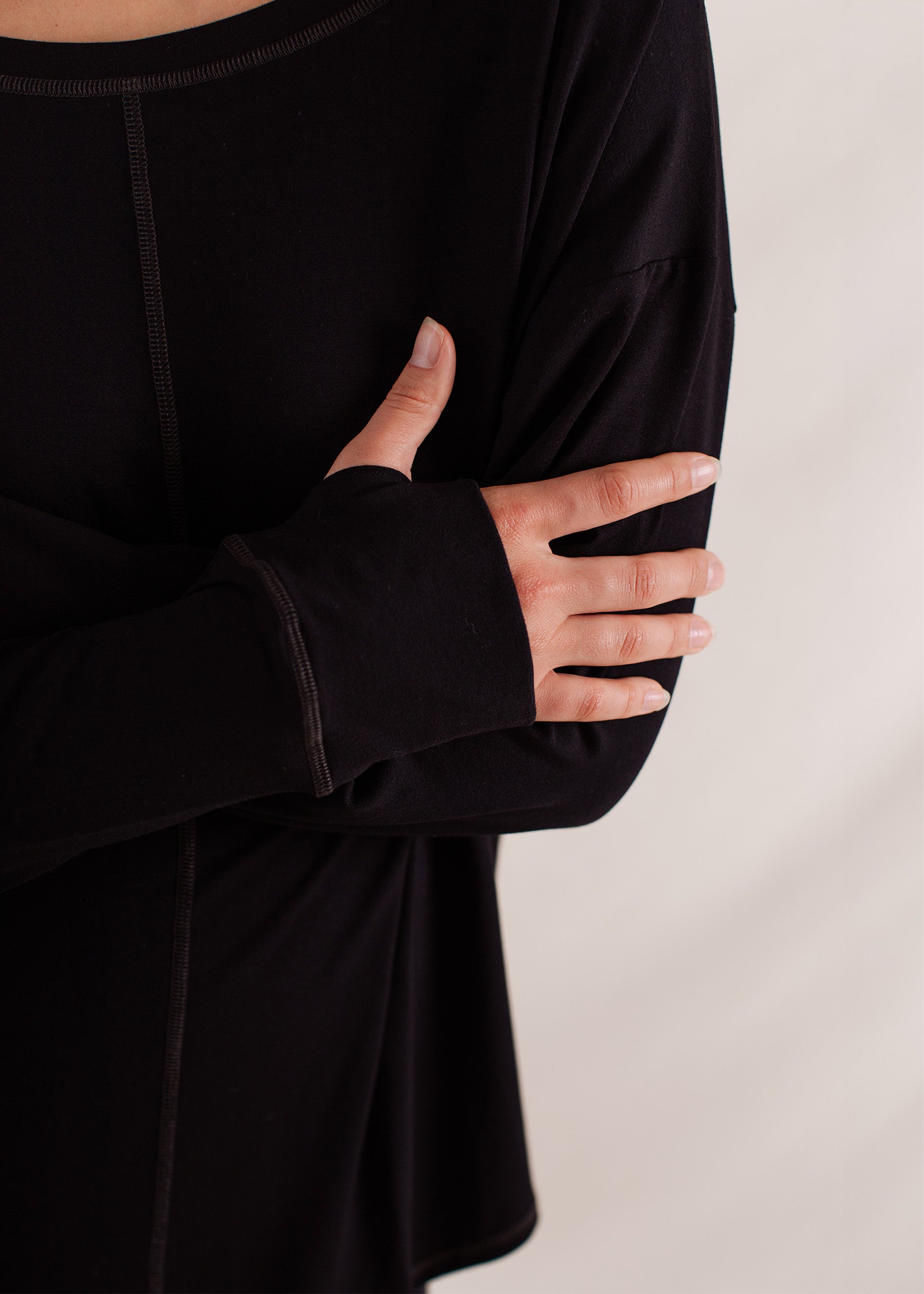 Nina is wearing a Medium Top and Large Bottoms, Bust 82cm (32.3”). waist 62cm (24.4”), Hips 99cm (39”), Height 182cm (6.0”)  | Size M/L