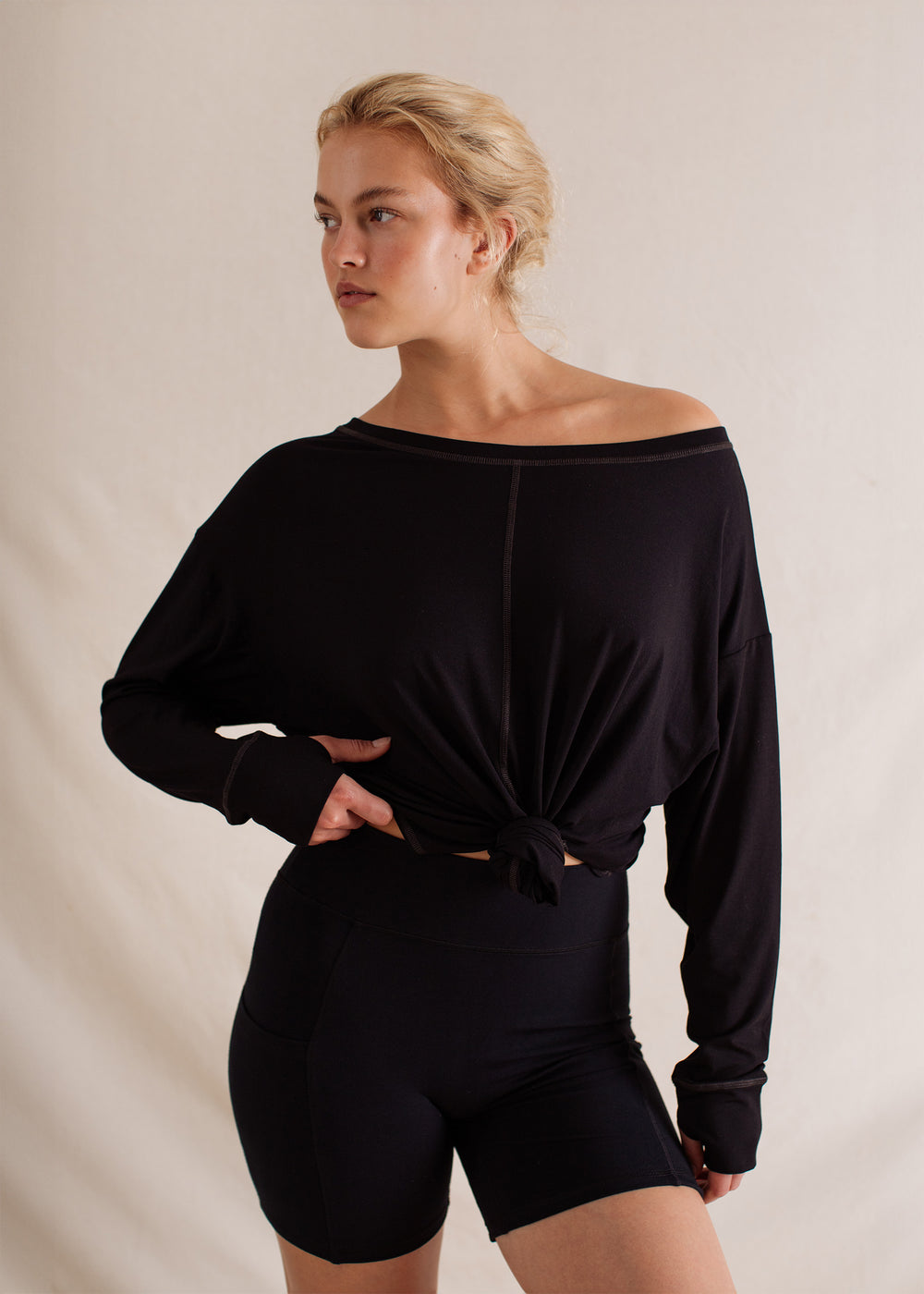 Nina is wearing an M/L Top and Large Bottoms, Bust 82cm (32.3”). waist 62cm (24.4”), Hips 99cm (39”), Height 182cm (6.0”)  | Size M/L