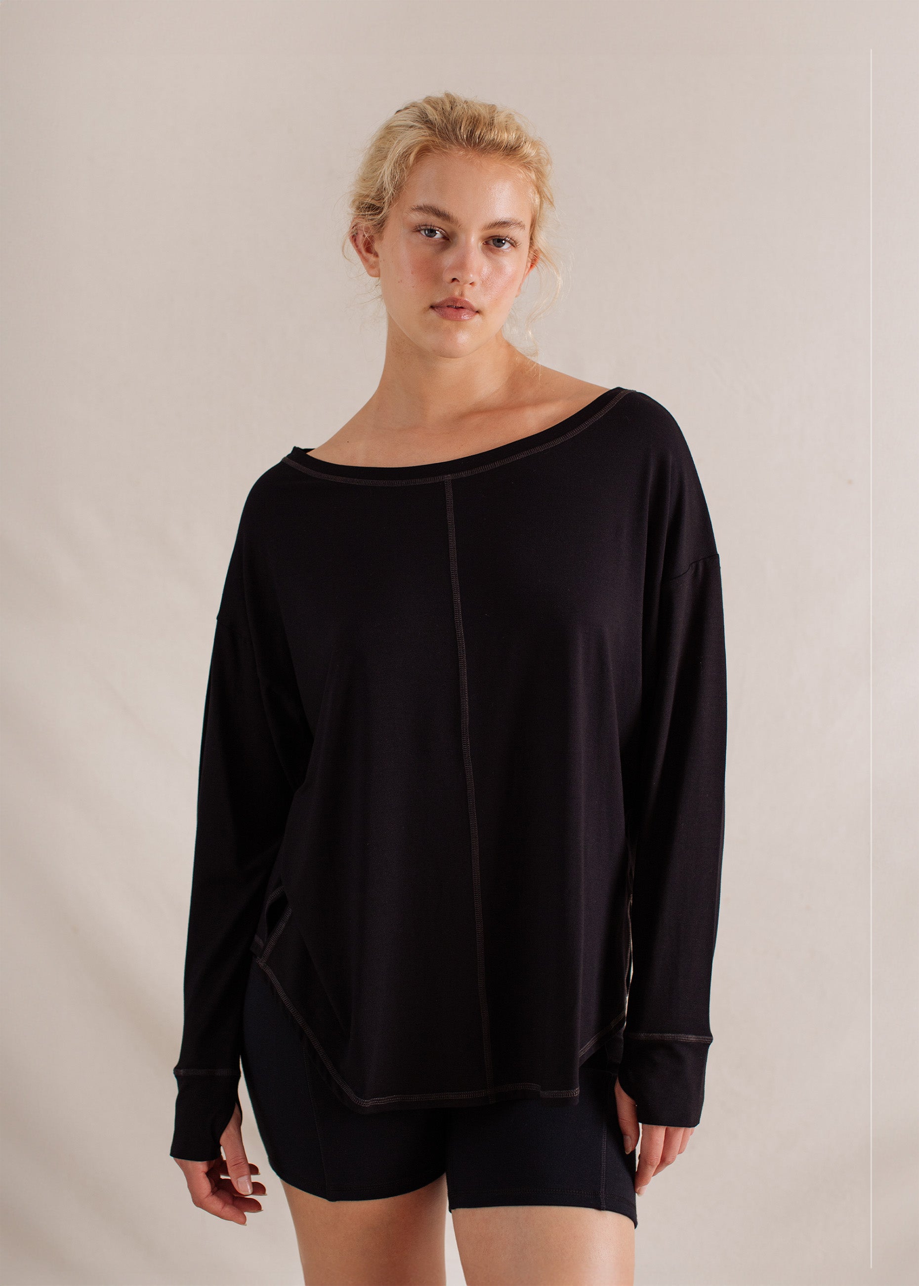 Nina is wearing a Medium Top and Large Bottoms, Bust 82cm (32.3”). waist 62cm (24.4”), Hips 99cm (39”), Height 182cm (6.0”)  | Size M/L