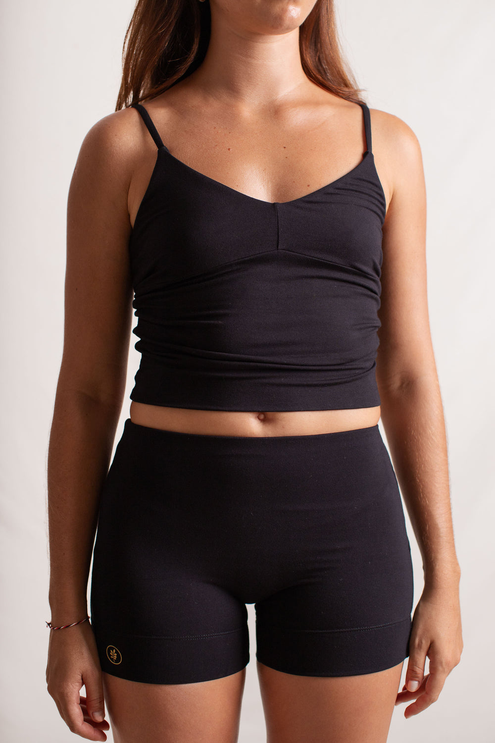 Alessia is wearing size XXS/XS, Bust 79cm (31.1”), Waist 65cm (25.6”), Hips 96cm (37.4”), Height 166cm (5.5”) | Size XXS/XS