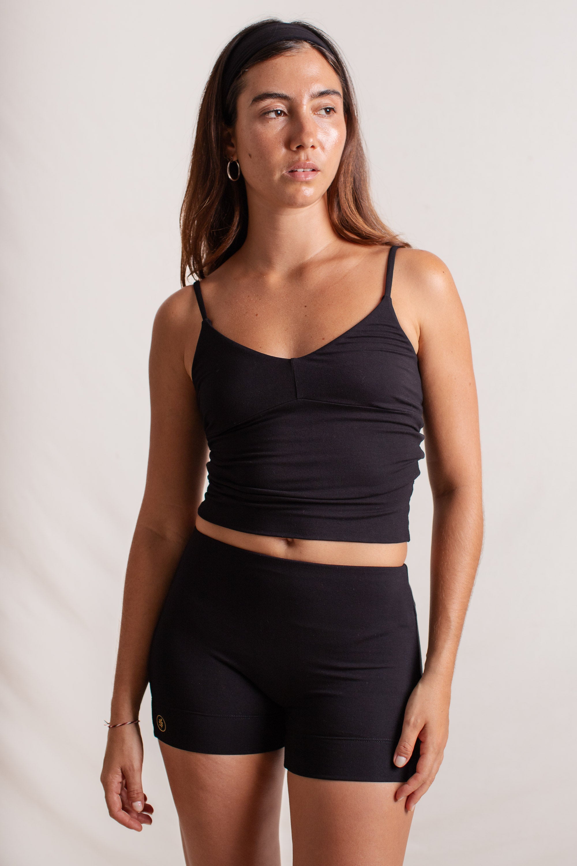 Alessia is wearing size XXS/XS, Bust 79cm (31.1”), Waist 65cm (25.6”), Hips 96cm (37.4”), Height 166cm (5.5”) | Size XXS/XS