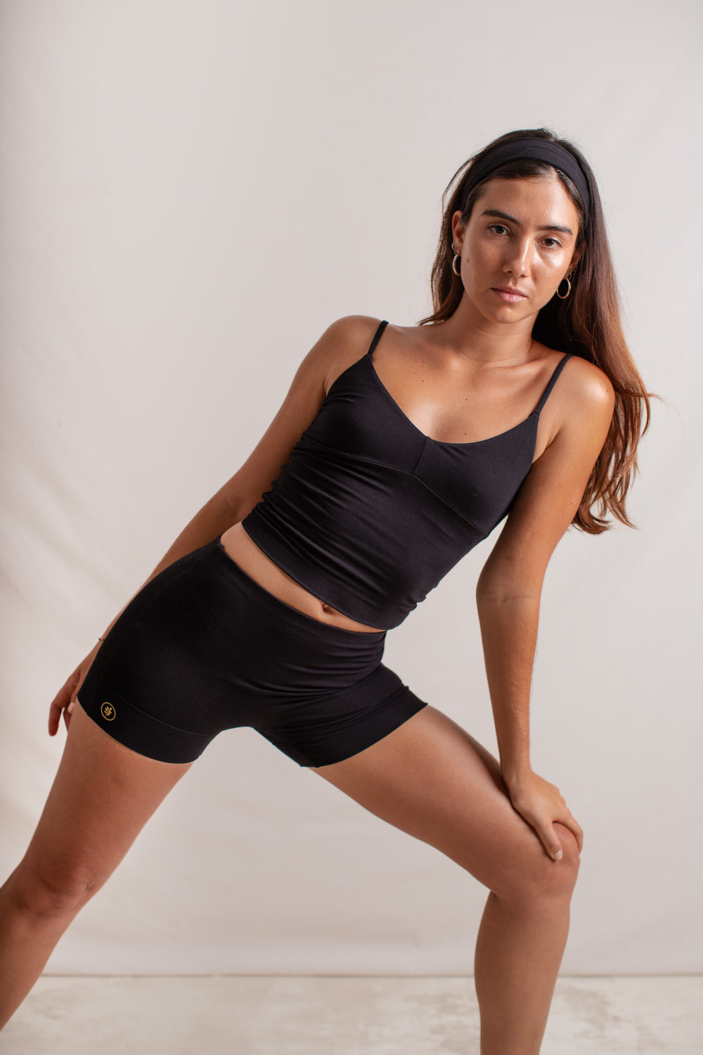 Alessia is wearing size XXS/XS, Bust 79cm (31.1”), Waist 65cm (25.6”), Hips 96cm (37.4”), Height 166cm (5.5”) | Size XXS/XS