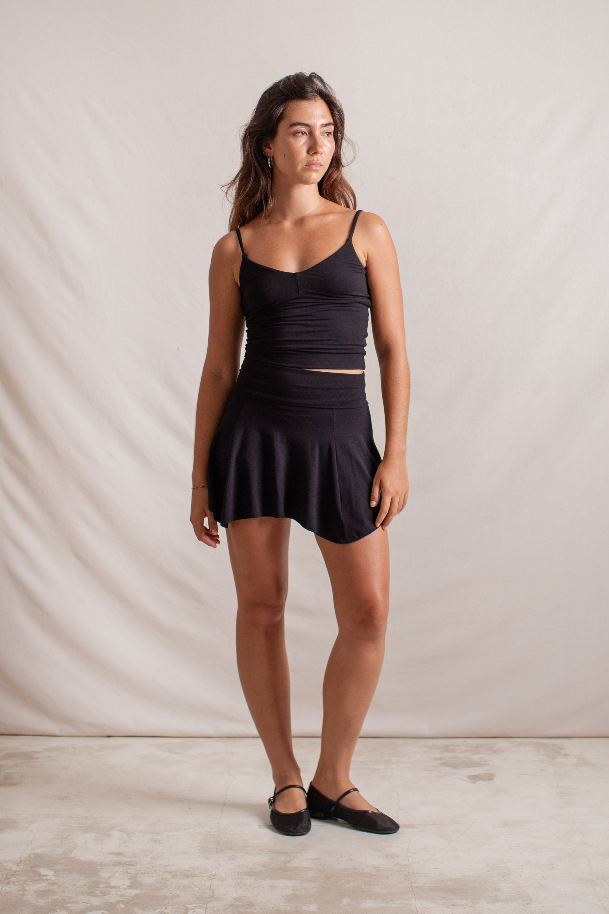 Alessia is wearing size XXS/XS, Bust 79cm (31.1”), Waist 65cm (25.6”), Hips 96cm (37.4”), Height 166cm (5.5”) | Size XXS/XS