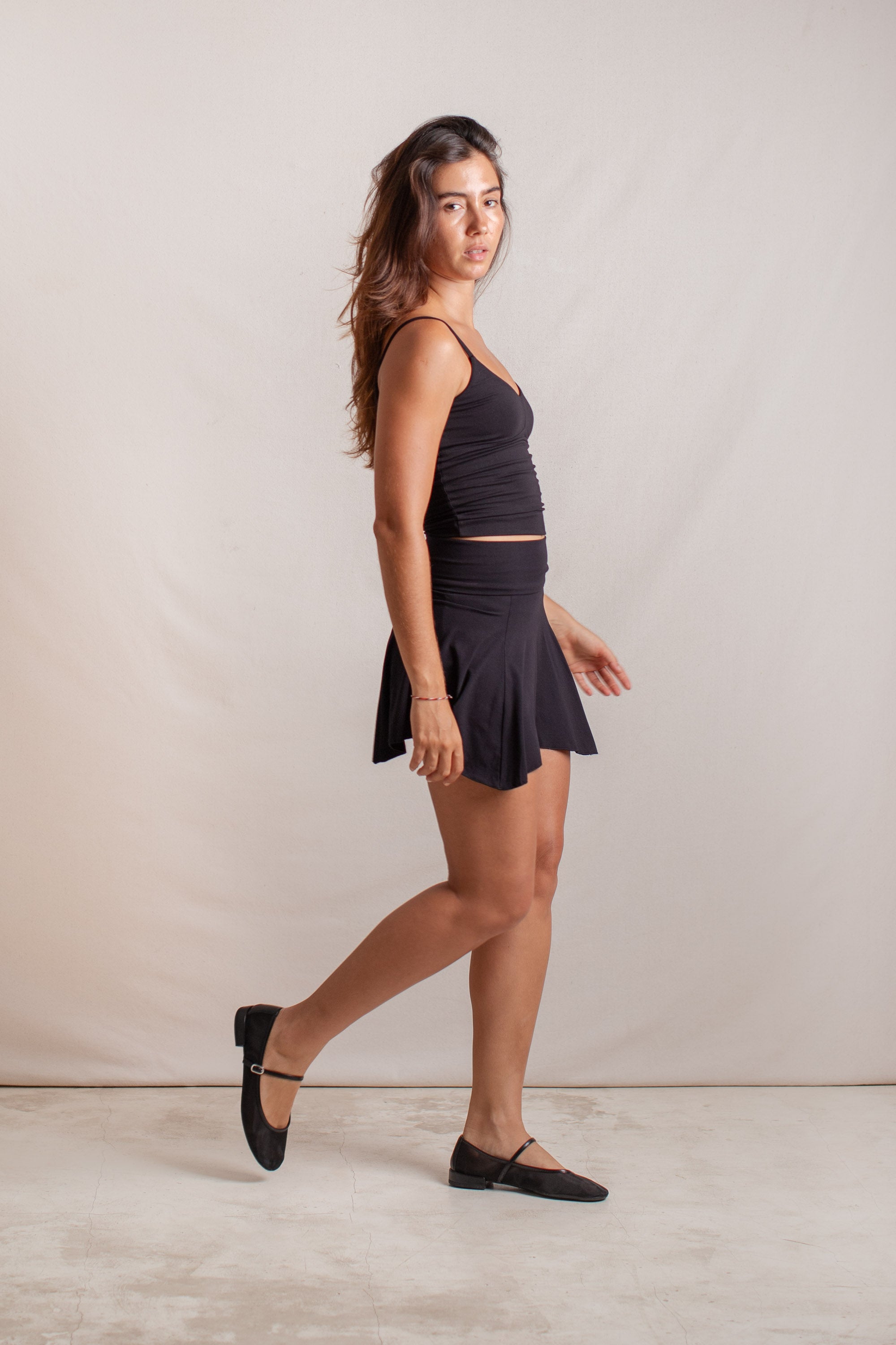 Alessia is wearing size XXS/XS, Bust 79cm (31.1”), Waist 65cm (25.6”), Hips 96cm (37.4”), Height 166cm (5.5”) | Size XXS/XS