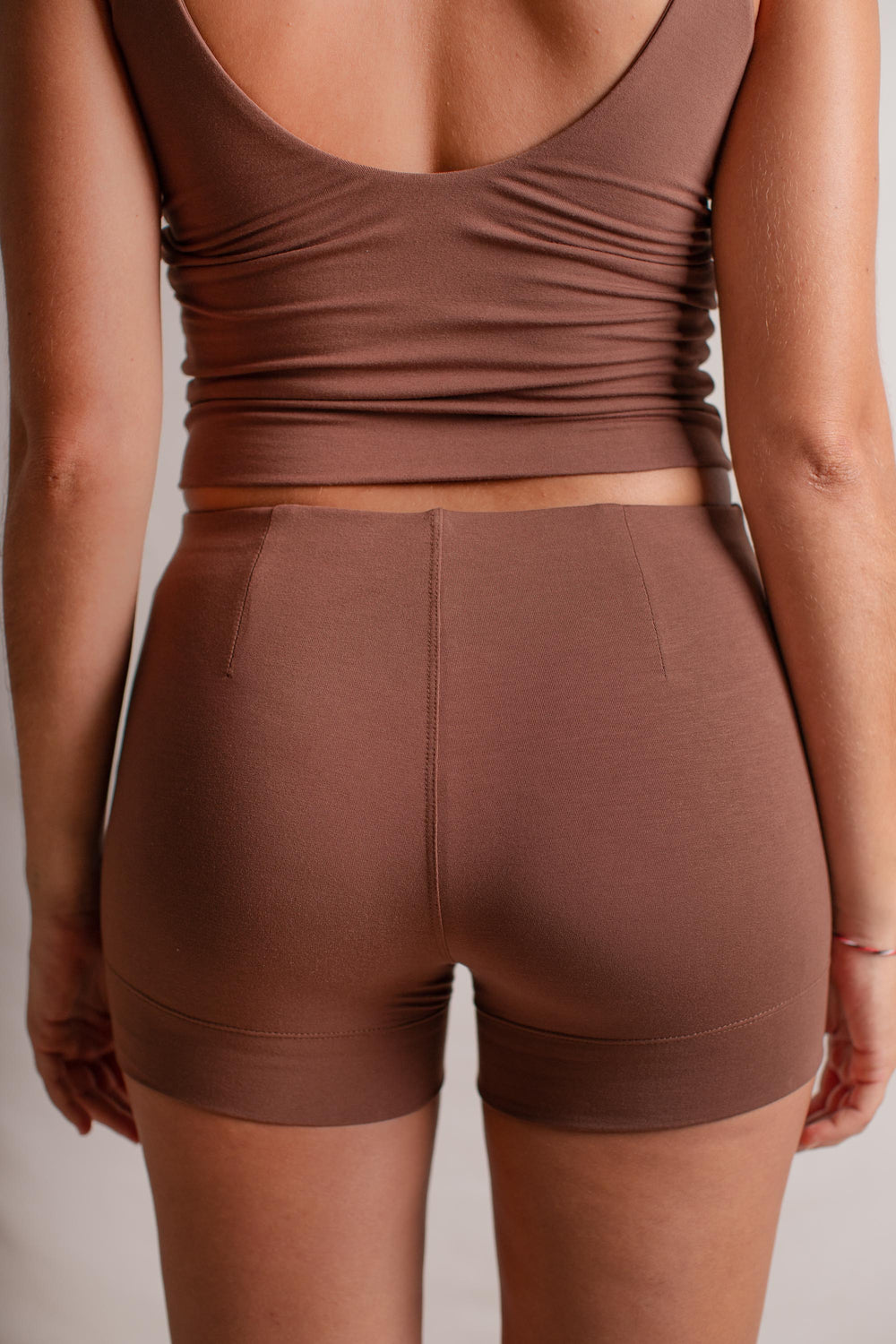 Alessia is wearing size XXS/XS, Bust 79cm (31.1”), Waist 65cm (25.6”), Hips 96cm (37.4”), Height 166cm (5.5”) | Size XXS/XS