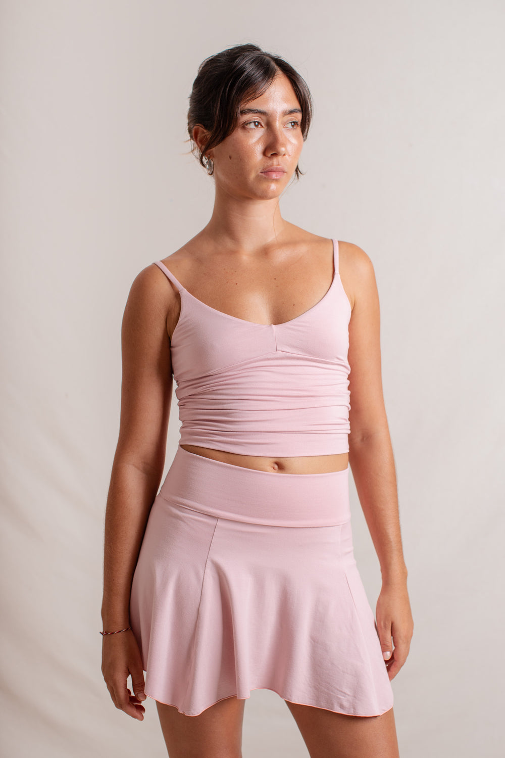 Alessia is wearing size XXS/XS, Bust 79cm (31.1”), Waist 65cm (25.6”), Hips 96cm (37.4”), Height 166cm (5.5”). | Size XXS/XS