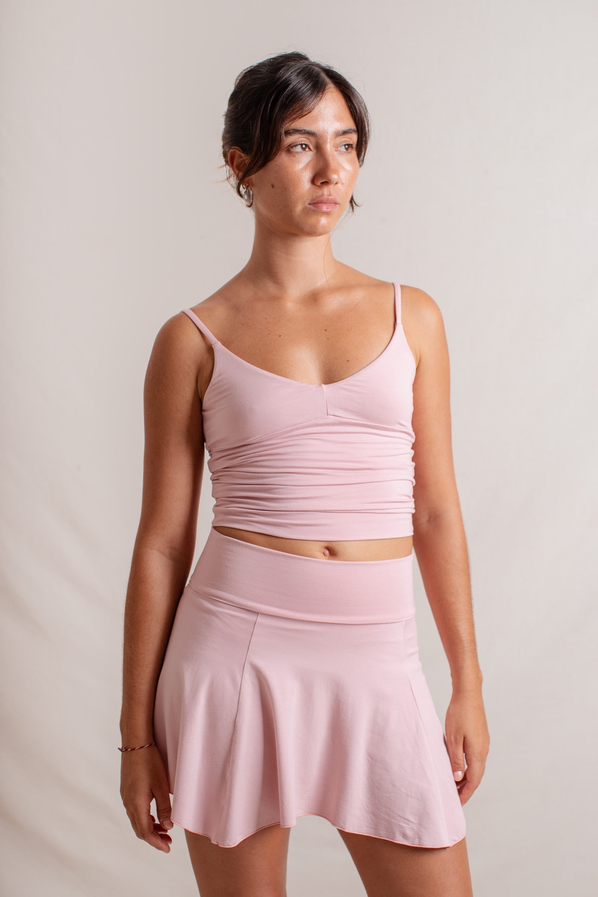 Alessia is wearing size XXS/XS, Bust 79cm (31.1”), Waist 65cm (25.6”), Hips 96cm (37.4”), Height 166cm (5.5”). | Size XXS/XS