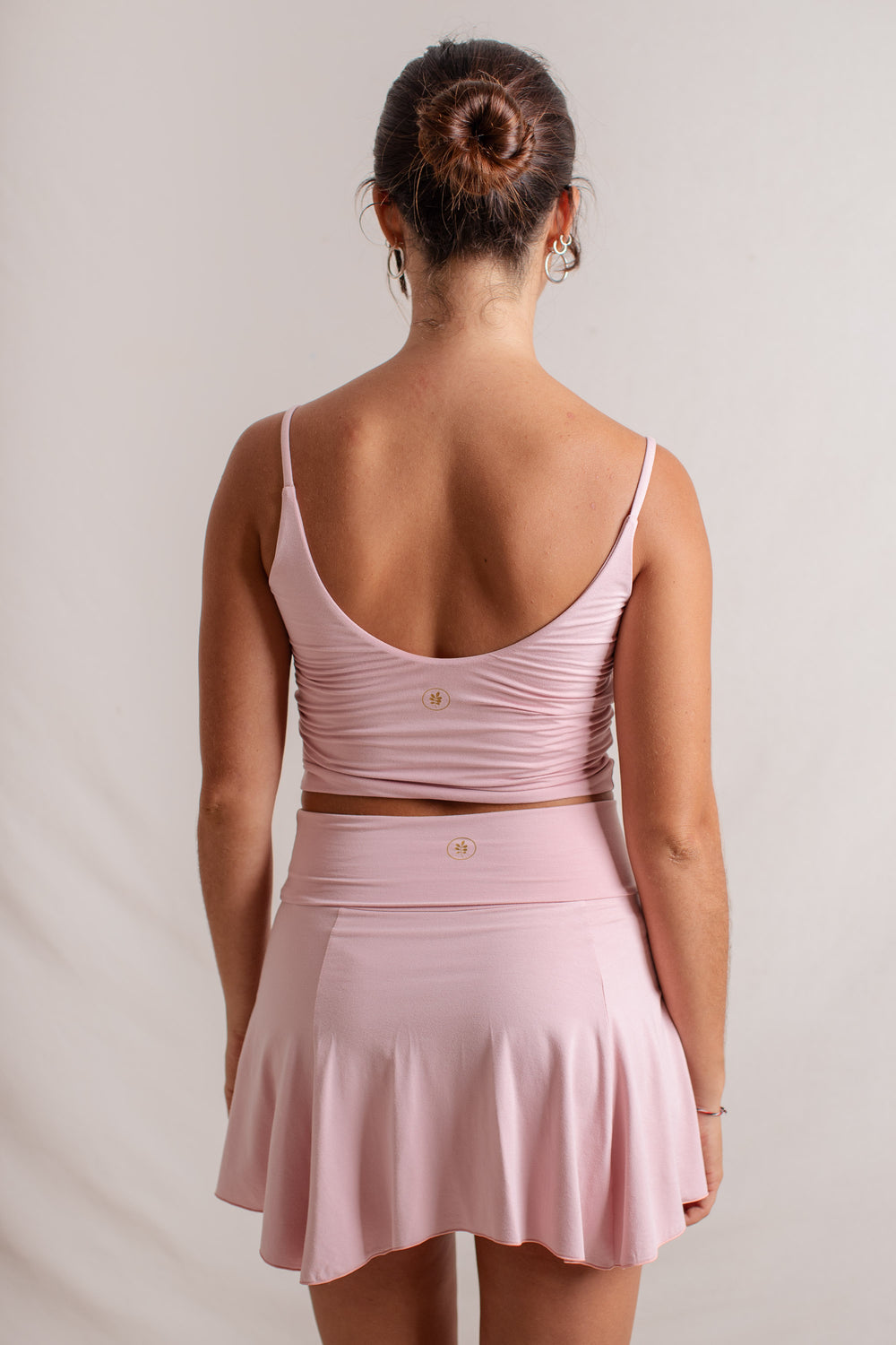 Alessia is wearing size XXS/XS, Bust 79cm (31.1”), Waist 65cm (25.6”), Hips 96cm (37.4”), Height 166cm (5.5”). | Size XXS/XS