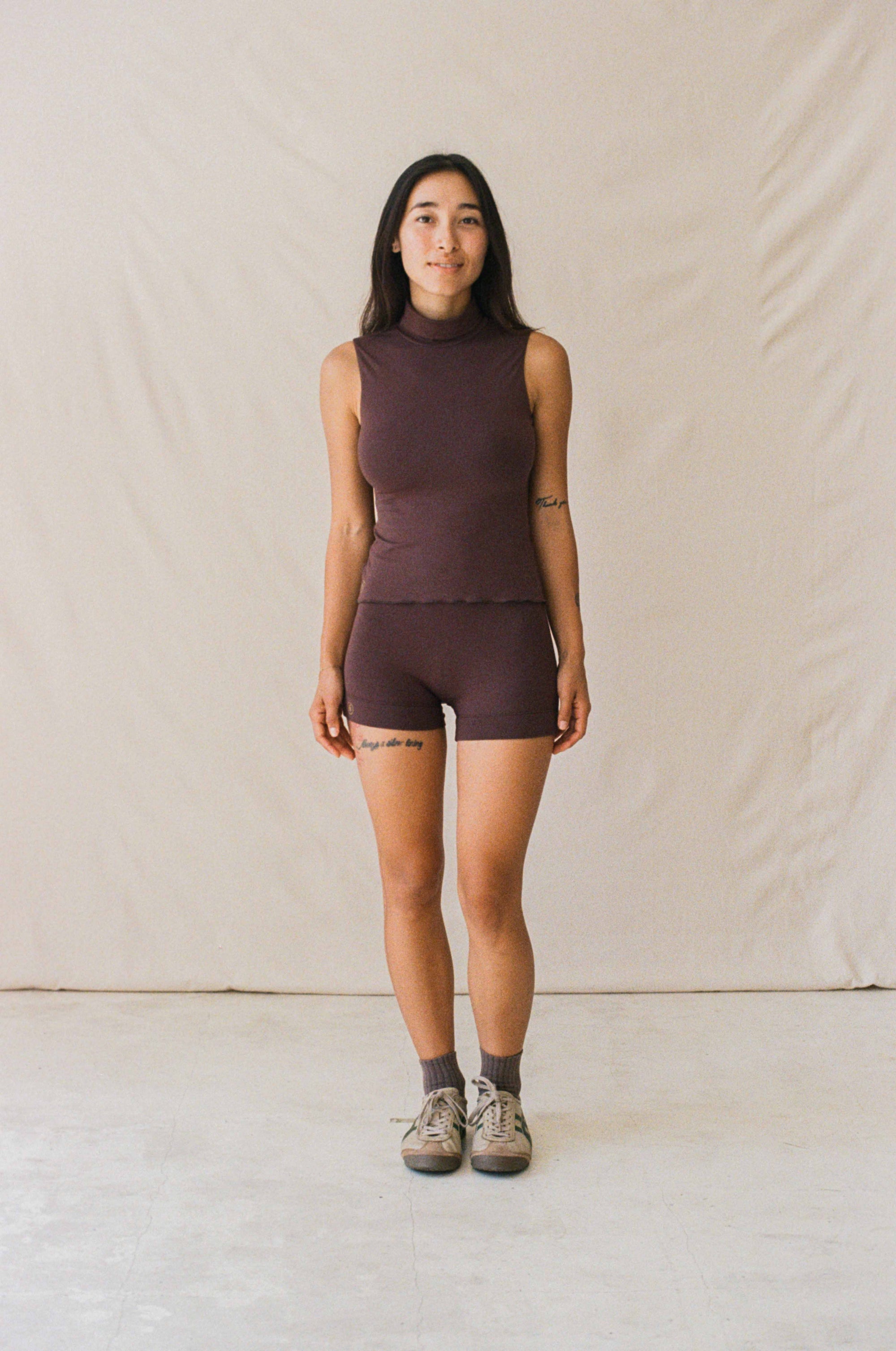 Hitomi is wearing size XXS/XS. Bust: 81cm (32”), Waist: 61cm (24”), Hips: 91.4cm (36”), Height 168cm (5.5”). | Size XXS/XS