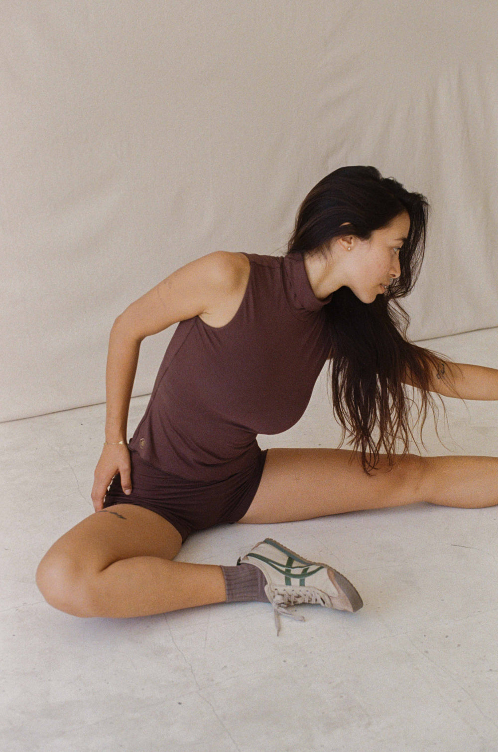 Hitomi is wearing size XS/S. Bust: 81cm (32”), Waist: 61cm (24”), Hips: 91.4cm (36”), Height 168cm (5.5”). | Size XS/S