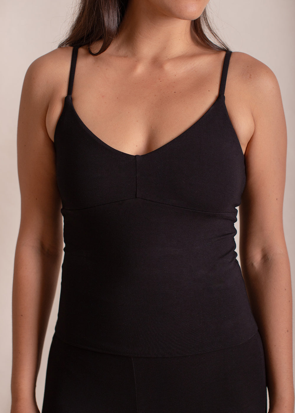 Eva wears size S. Height 174cm (5.7”), Bust 83cm (32.7”), Waist 69cm (27.2”), Hips 96cm (37.8”) | Size S