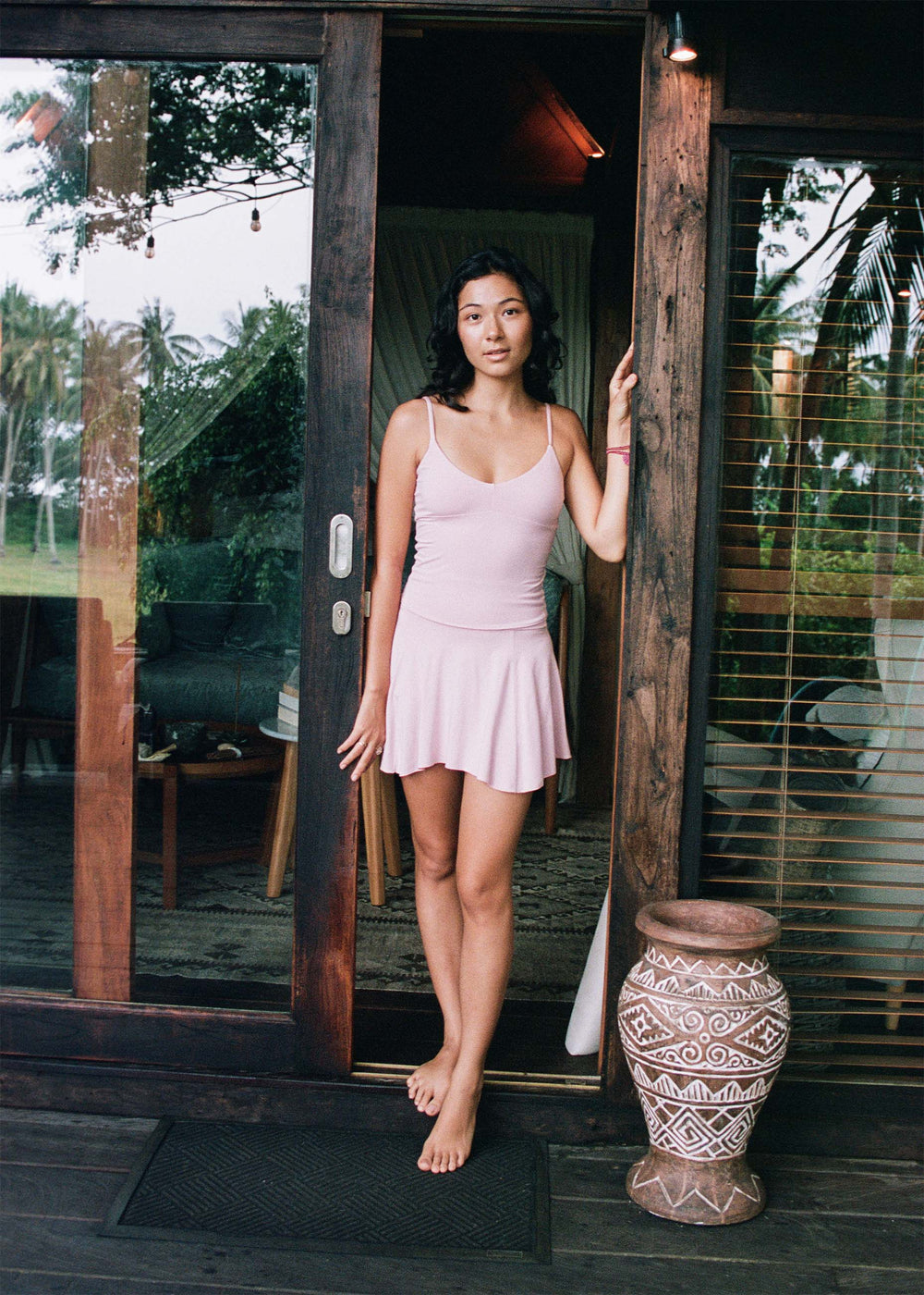 Yuki wears size XS. She is 163cm (5.3”) tall, Bust 85cm (33.6”), Waist 69cm (27.2”), Hips 75cm (29.5”) | Size XS