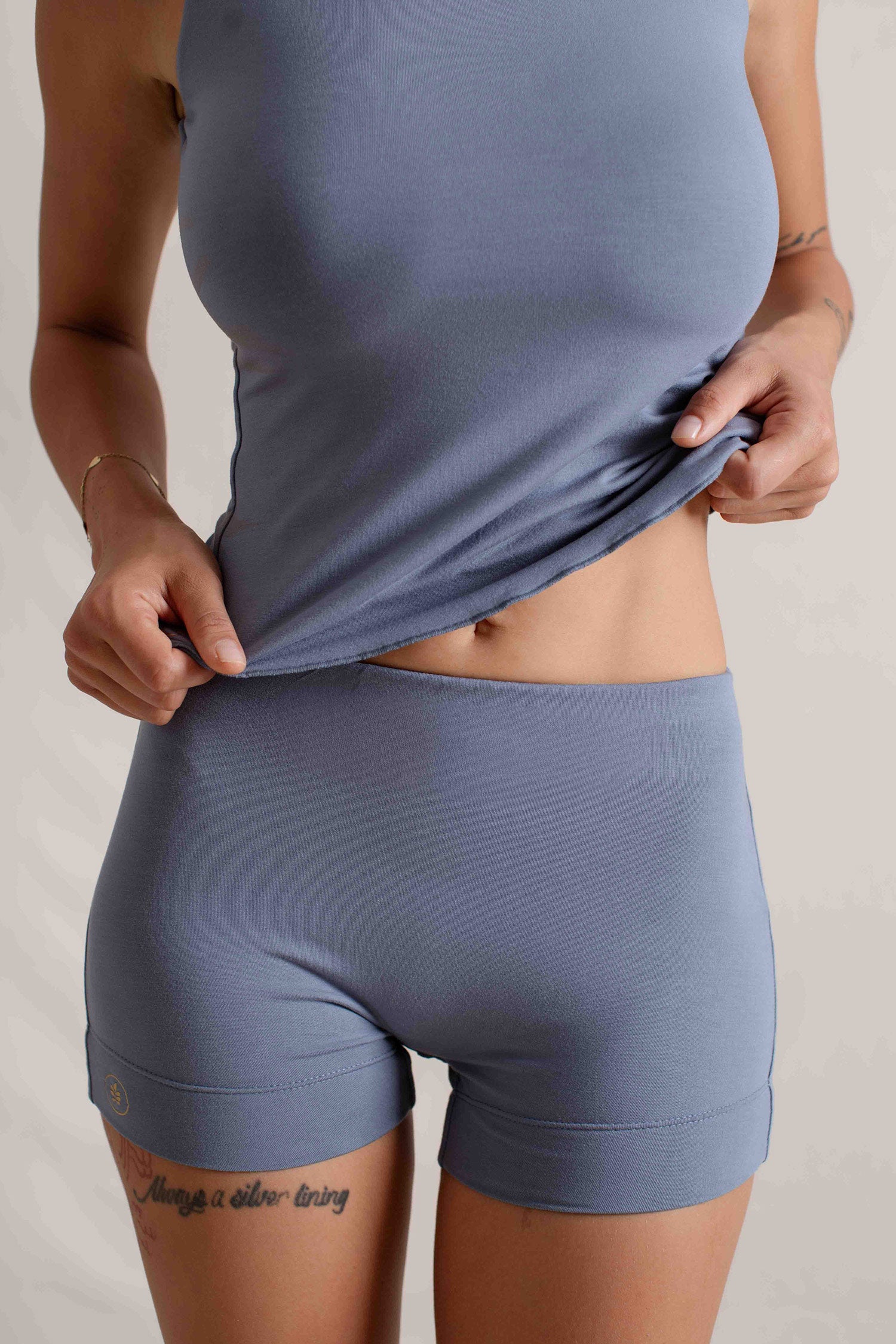 Hitomi is wearing size XXS/XS. Bust: 81cm (32”), Waist: 61cm (24”), Hips: 91.4cm (36”), Height 168cm (5.5”). | Size XXS/XS