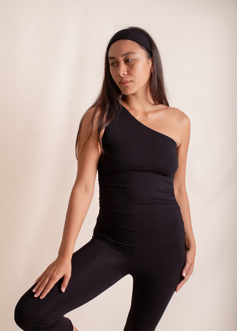 Eva wears size M. Height 174cm (5.7”), Bust 83cm (32.7”), Waist 69cm (27.2”), Hips 96cm (37.8”) | Size M