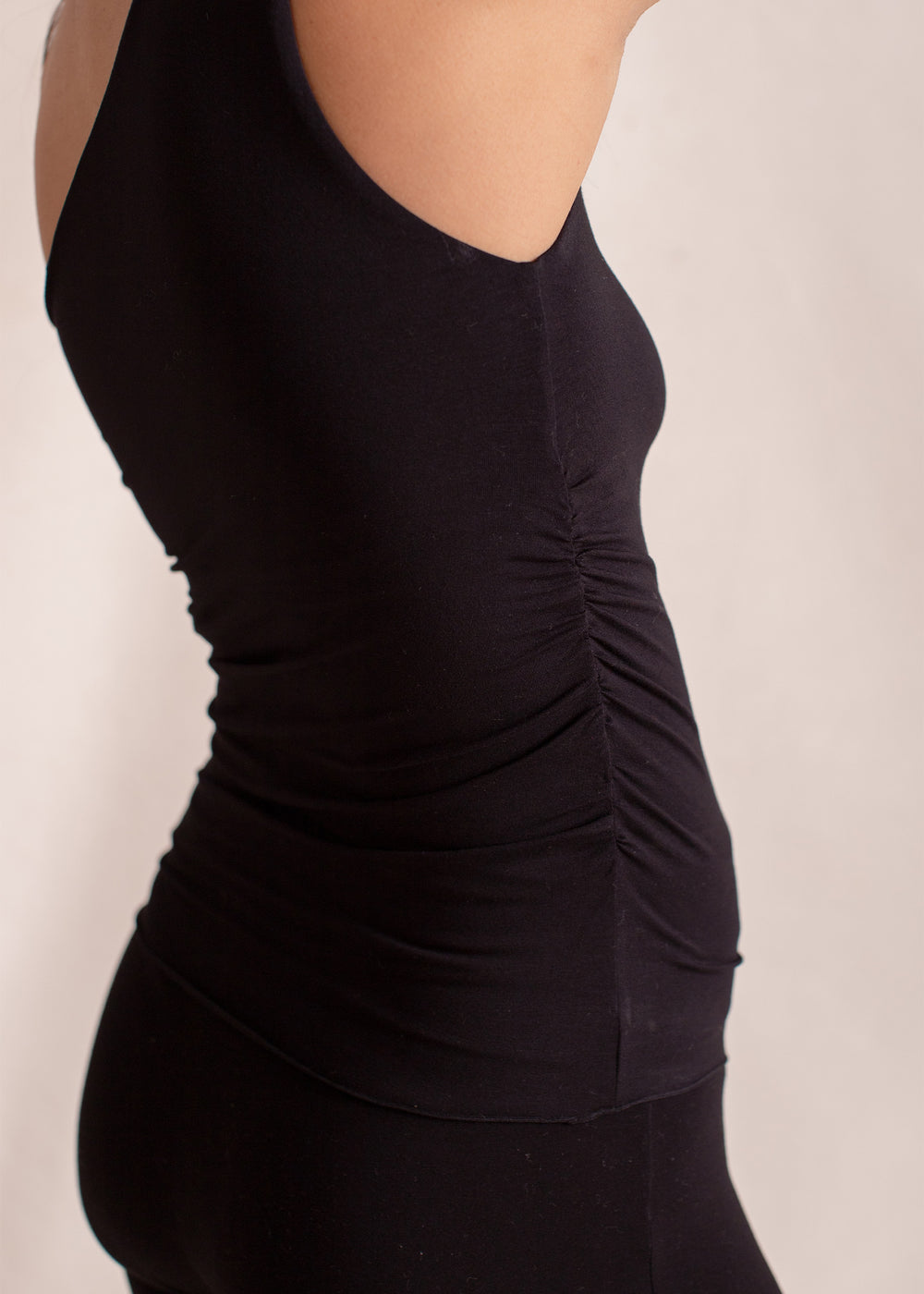 Eva wears size M. Height 174cm (5.7”), Bust 83cm (32.7”), Waist 69cm (27.2”), Hips 96cm (37.8”) | Size M