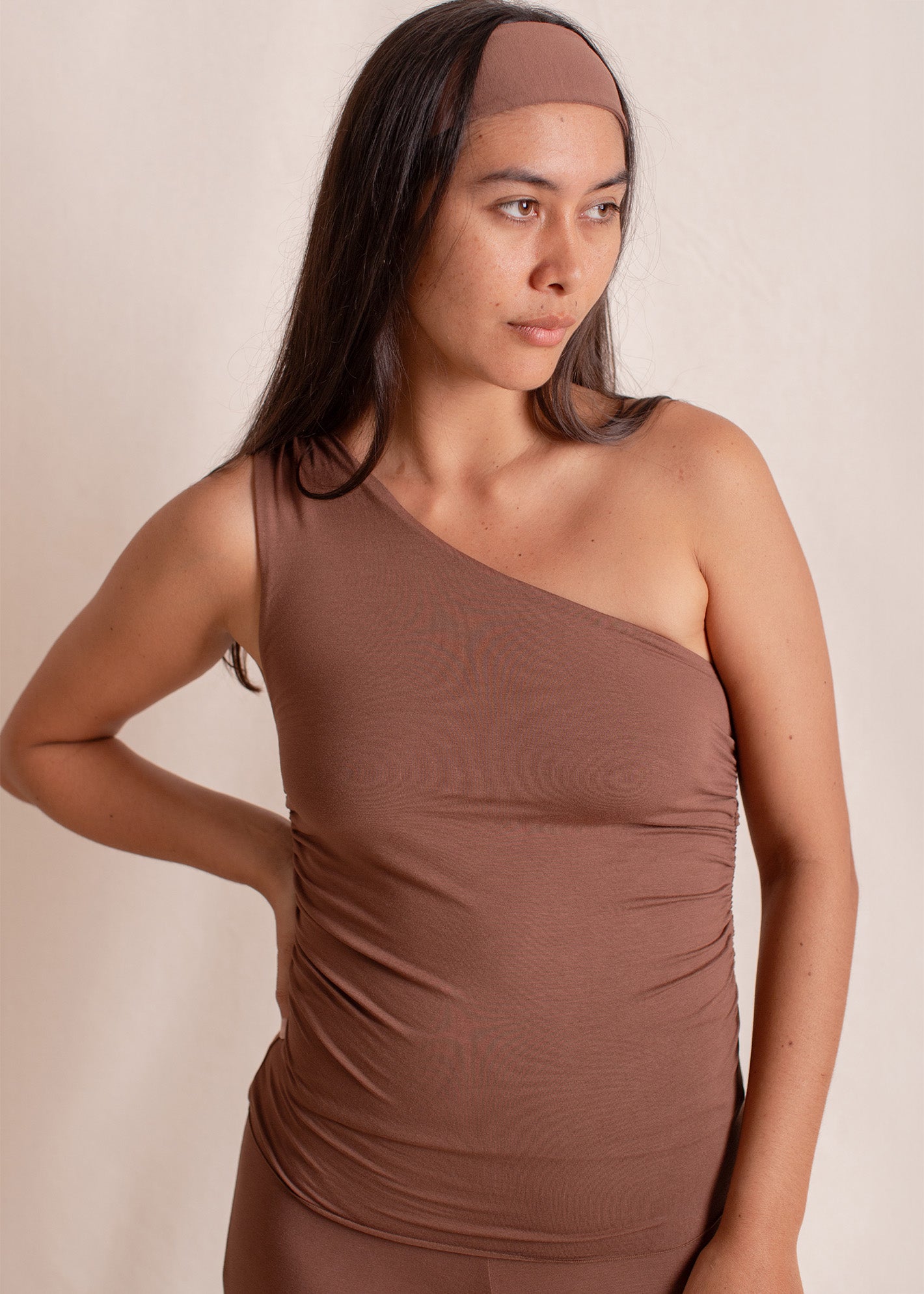 Eva wears size M. Height 174cm (5.7”), Bust 83cm (32.7”), Waist 69cm (27.2”), Hips 96cm (37.8”) | Size M