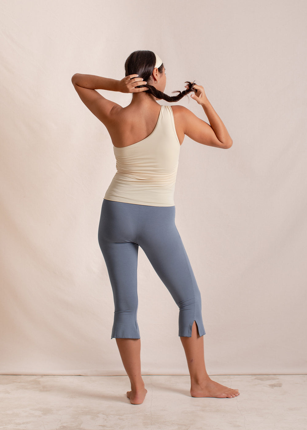 Eva wears size M. Height 174cm (5.7”), Bust 83cm (32.7”), Waist 69cm (27.2”), Hips 96cm (37.8”) | Size M