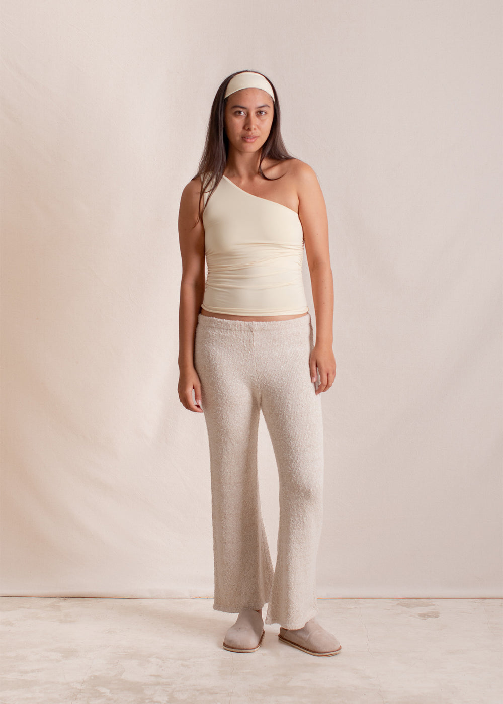 Eva wears size M. Height 174cm (5.7”), Bust 83cm (32.7”), Waist 69cm (27.2”), Hips 96cm (37.8”) | Size M