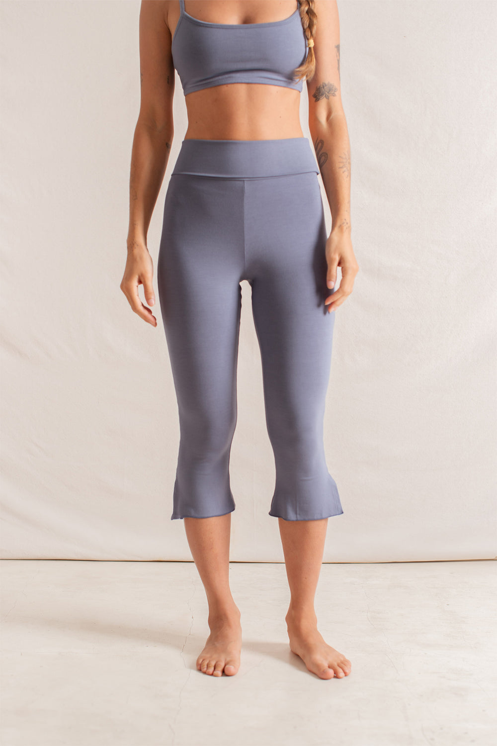 Jeff is wearing size XS. Bust 85cm (33.7”), Waist 64cm(25.1”), Hips 82cm (32.4”), Height 160cm (5.2”)  | Size XS