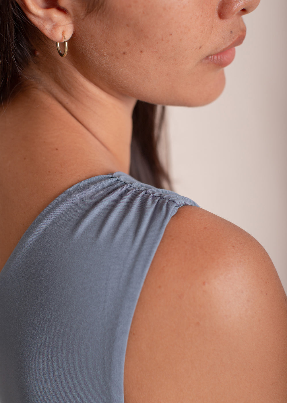 Eva wears size M. Height 174cm (5.7”), Bust 83cm (32.7”), Waist 69cm (27.2”), Hips 96cm (37.8”) | Size M