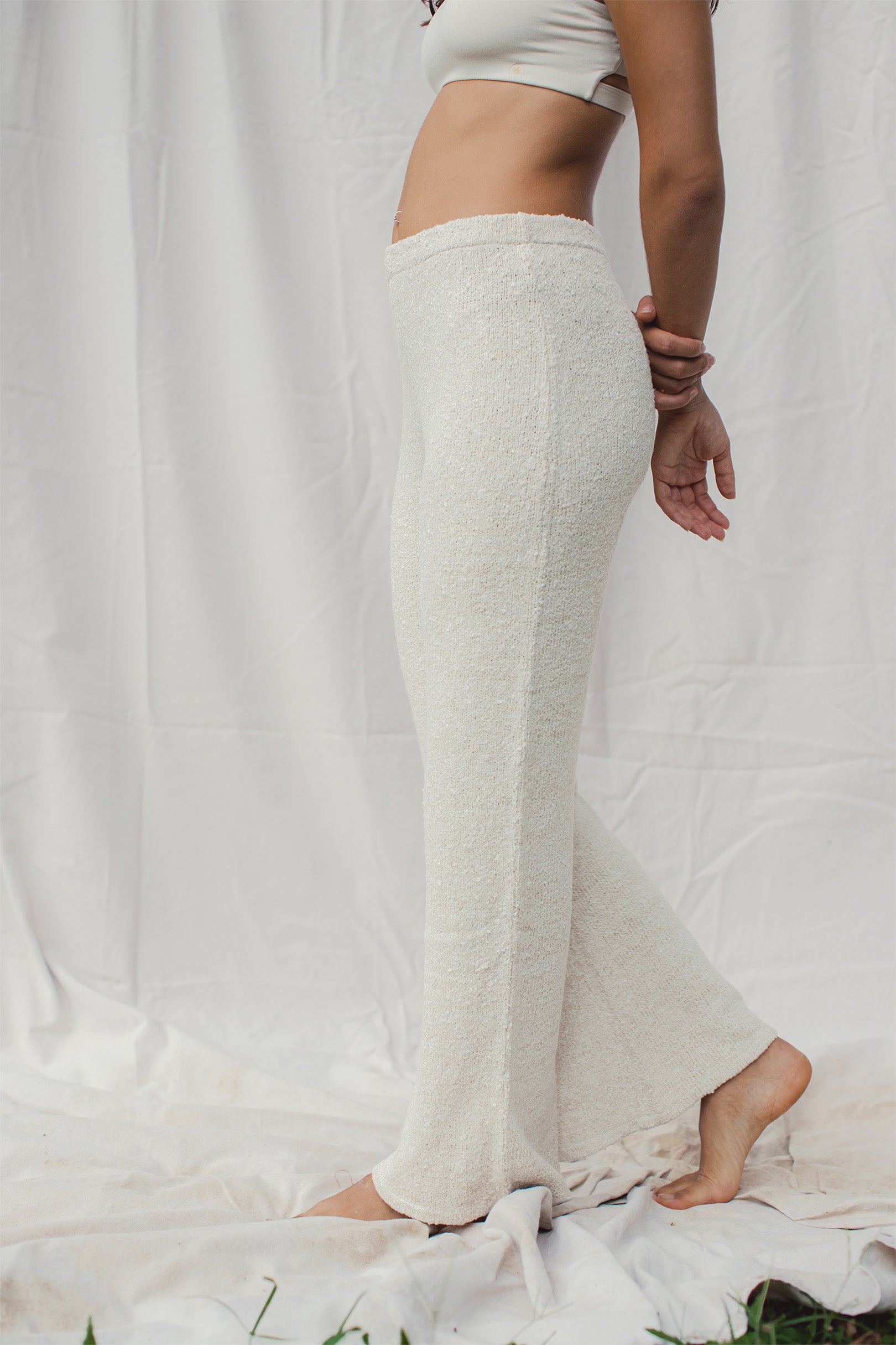 Jasmine is wearing size XS/S. Waist 61cm(24”), Hips 90cm(35.4”), Height 166cm(5.5”) | Size XS/S