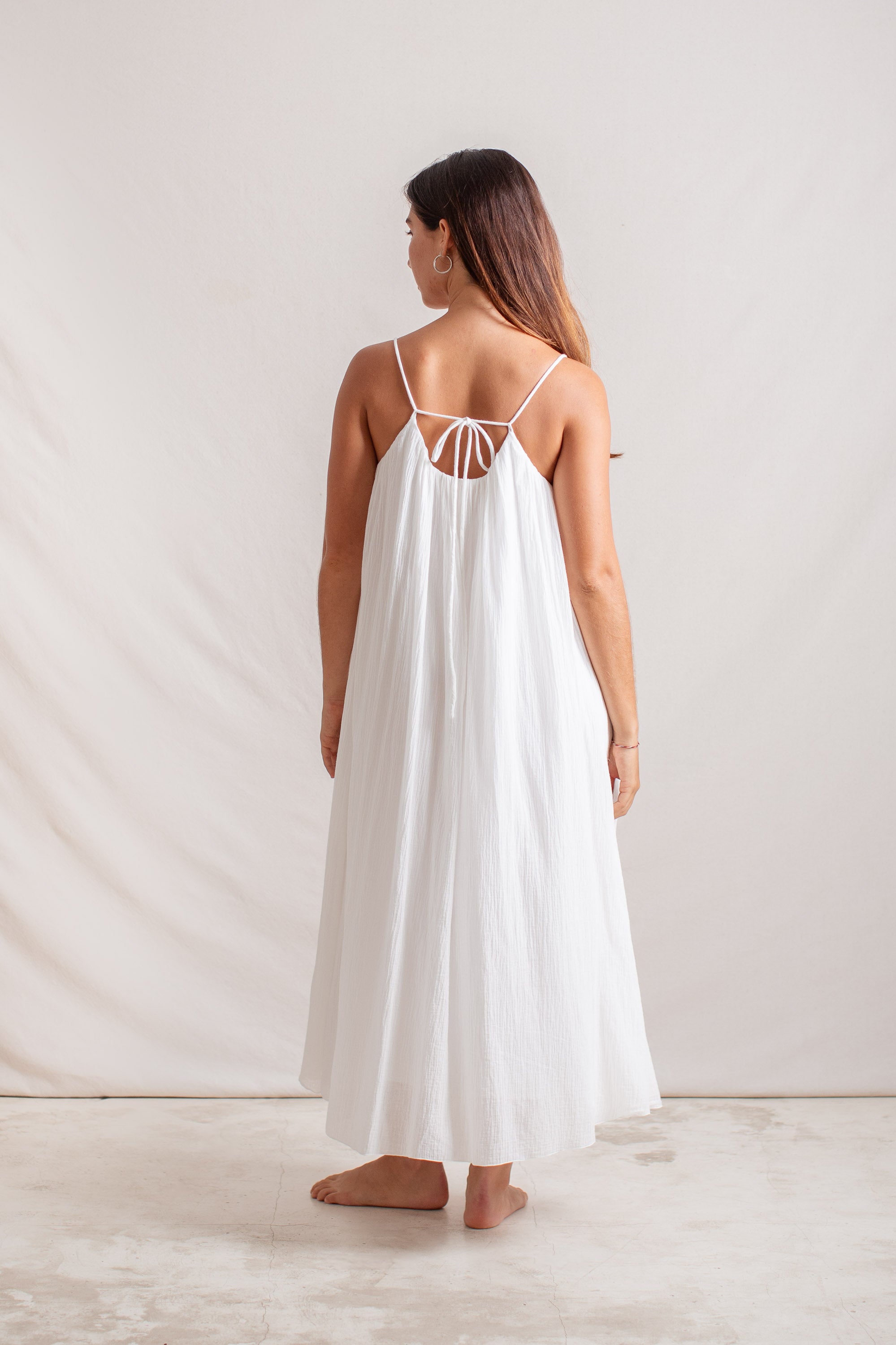 Alessia usually wears size XS. Bust 79cm (31.1”), Waist 65cm (25.6”), Hips 96cm (37.4”), Height 166cm (5.5”) | Size XS