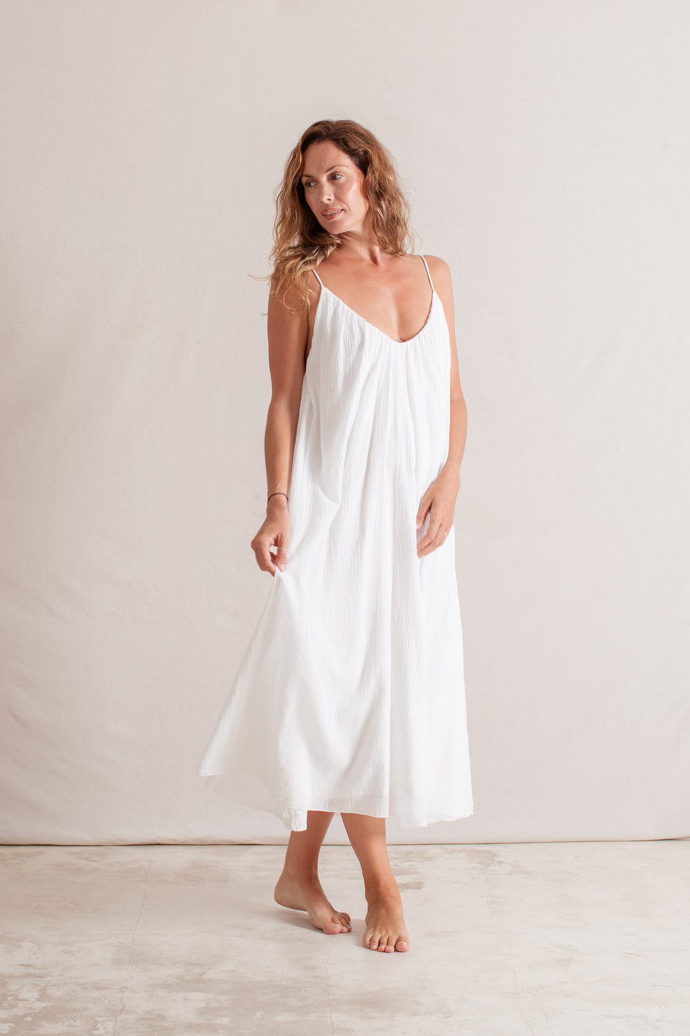 Priscilla usually wears size M. Bust 95cm (37.4”), Waist 76cm (29.9”), Hips 103cm (41”), Height 175cm (5.7”) | Size M