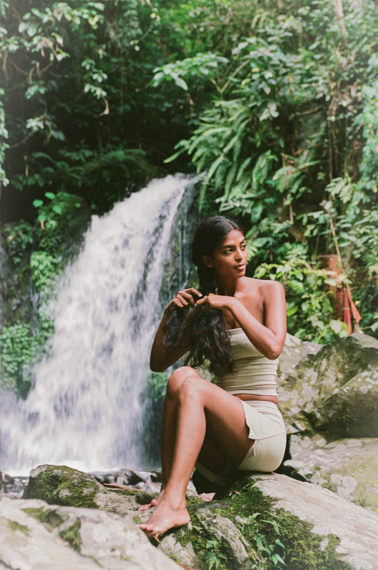 Kavita is wearing an XXS/XS on Bottom and XS on Top , Bust 74cm (29”), Waist 60cm (23.6”), Hips 90cm (35.4”), Height 167cm (5.5”) | Size XXS/XS