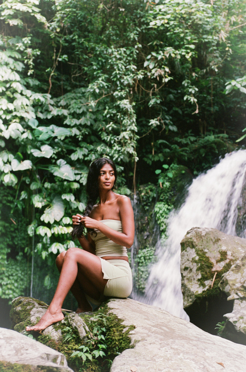 Kavita is wearing an XXS/XS on Bottom and XS on Top , Bust 74cm (29”), Waist 60cm (23.6”), Hips 90cm (35.4”), Height 167cm (5.5”)) | Size XXS/XS