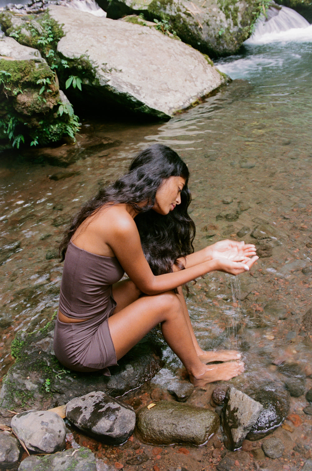 Kavita is wearing an XXS/XS on Bottom and XS on Top , Bust 74cm (29”), Waist 60cm (23.6”), Hips 90cm (35.4”), Height 167cm (5.5”) | Size XXS/XS