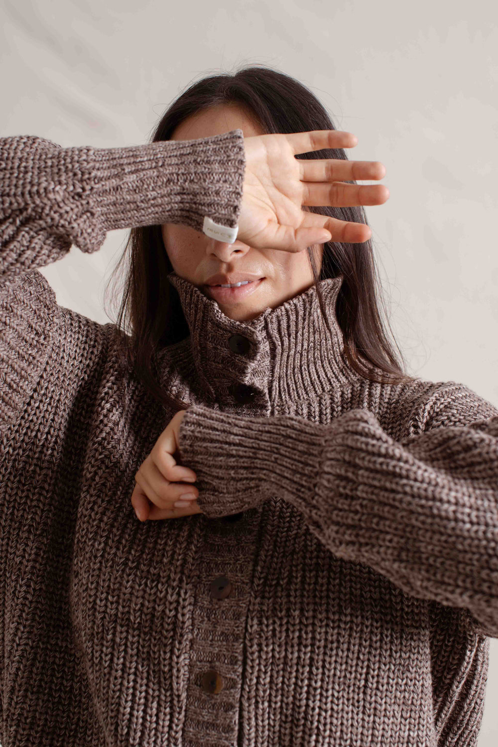 Hitomi is wearing size S/M. Bust: 81cm (32”), Waist: 61cm (24”), Hips: 91.4cm (36”), Height 168cm (5.5”). | Size S/M