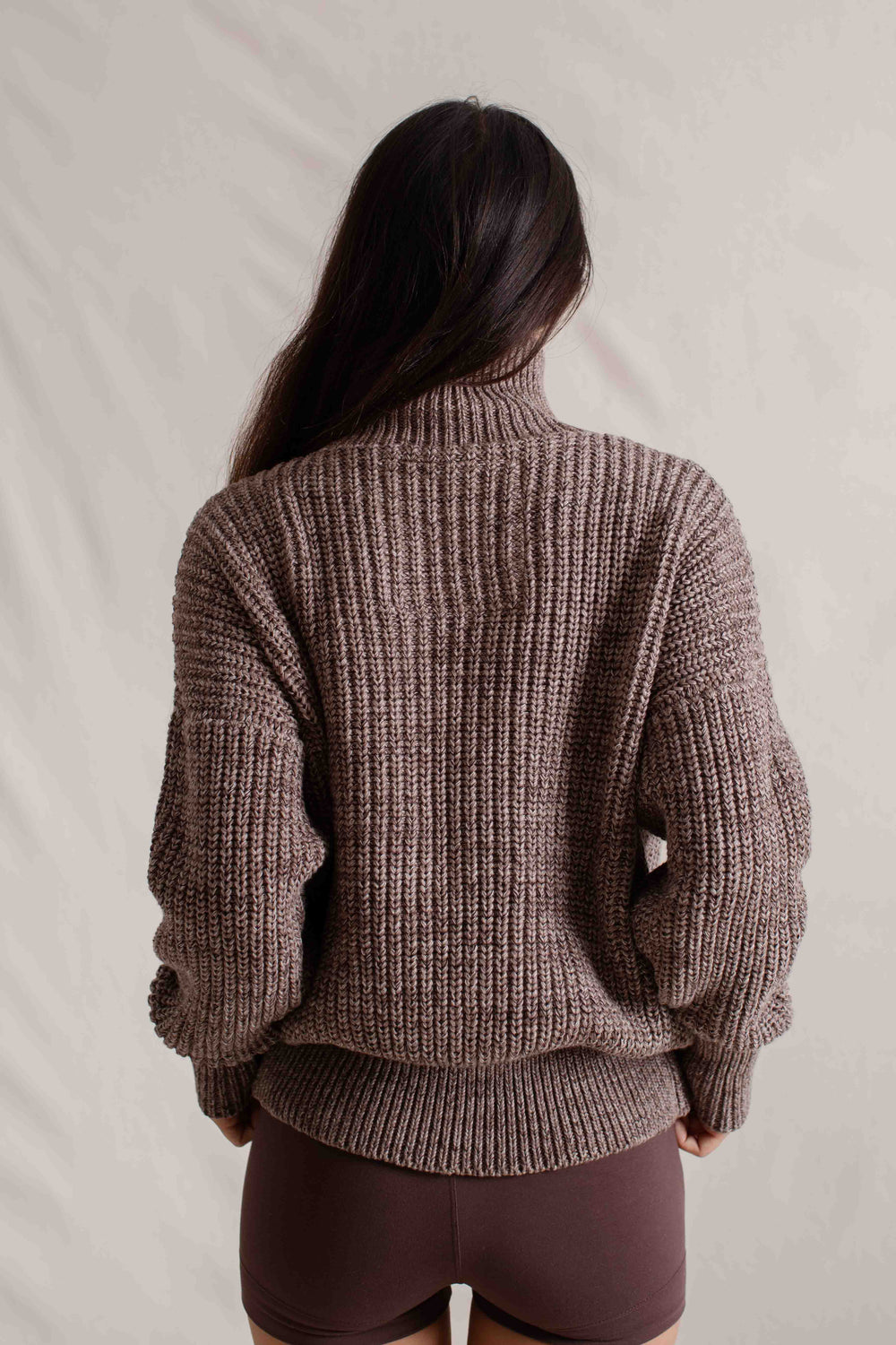 Hitomi is wearing size S/M. Bust: 81cm (32”), Waist: 61cm (24”), Hips: 91.4cm (36”), Height 168cm (5.5”). | Size S/M