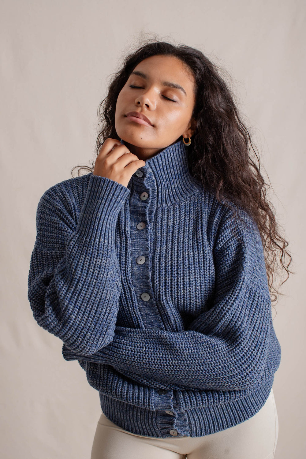 Jade is wearing size S/M. Bust: 95cm (37.4”), Waist: 82cm (32.2”), Hips: 107cm (42.1”), Height 181cm (5.9”). | Size S/M