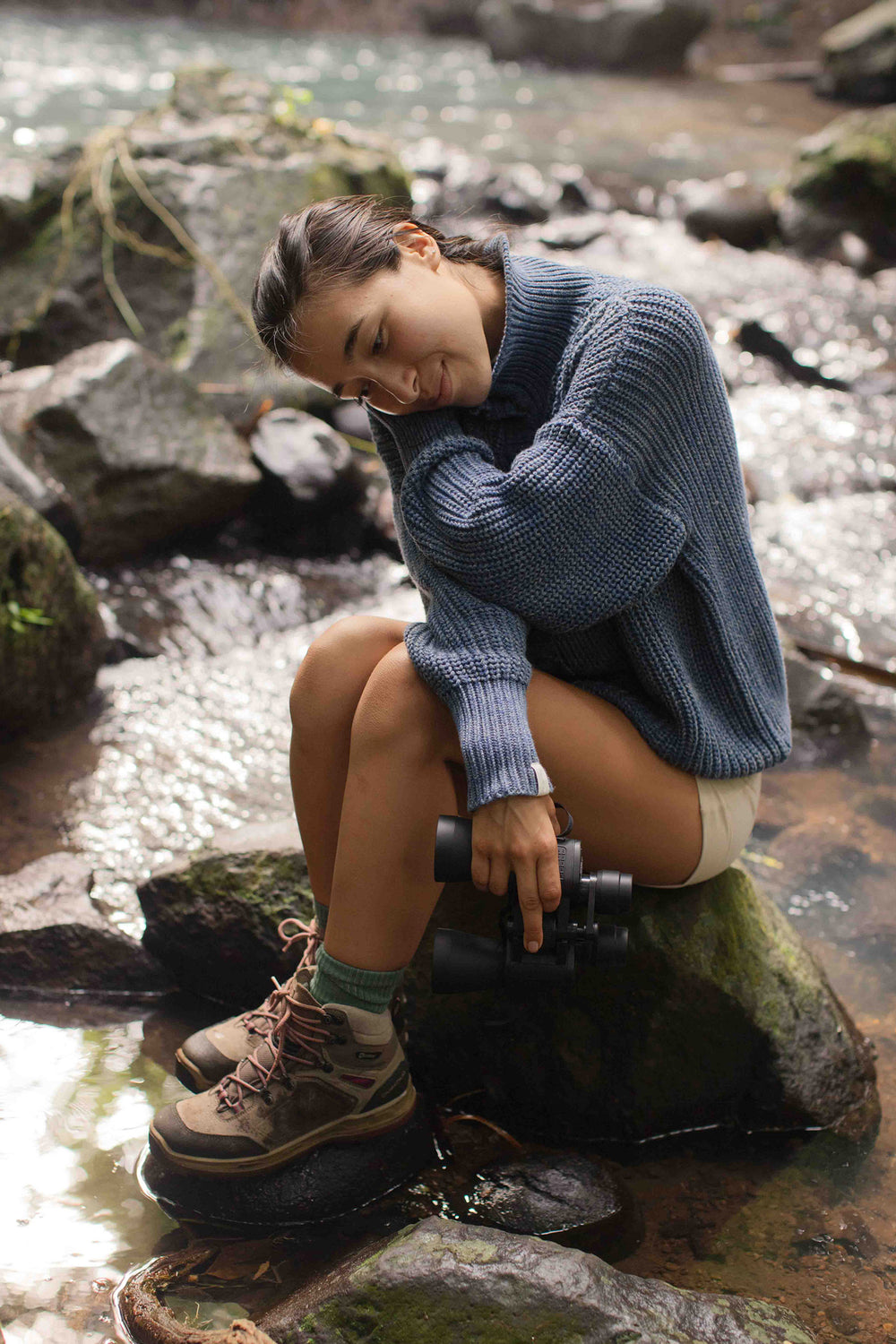 Hitomi is wearing size S/M. Bust: 81cm (32”), Waist: 61cm (24”), Hips: 91.4cm (36”), Height 168cm (5.5”). | Size S/M