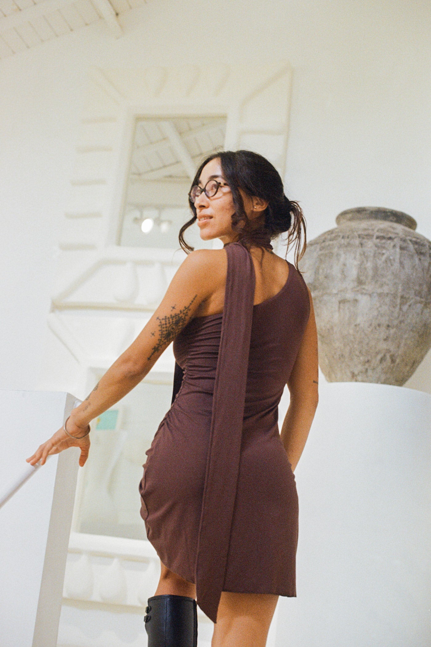 Hitomi is wearing size XS/S. Bust: 81cm (32”), Waist: 61cm (24”), Hips: 91.4cm (36”), Height 168cm (5.5”). | Size XS/S