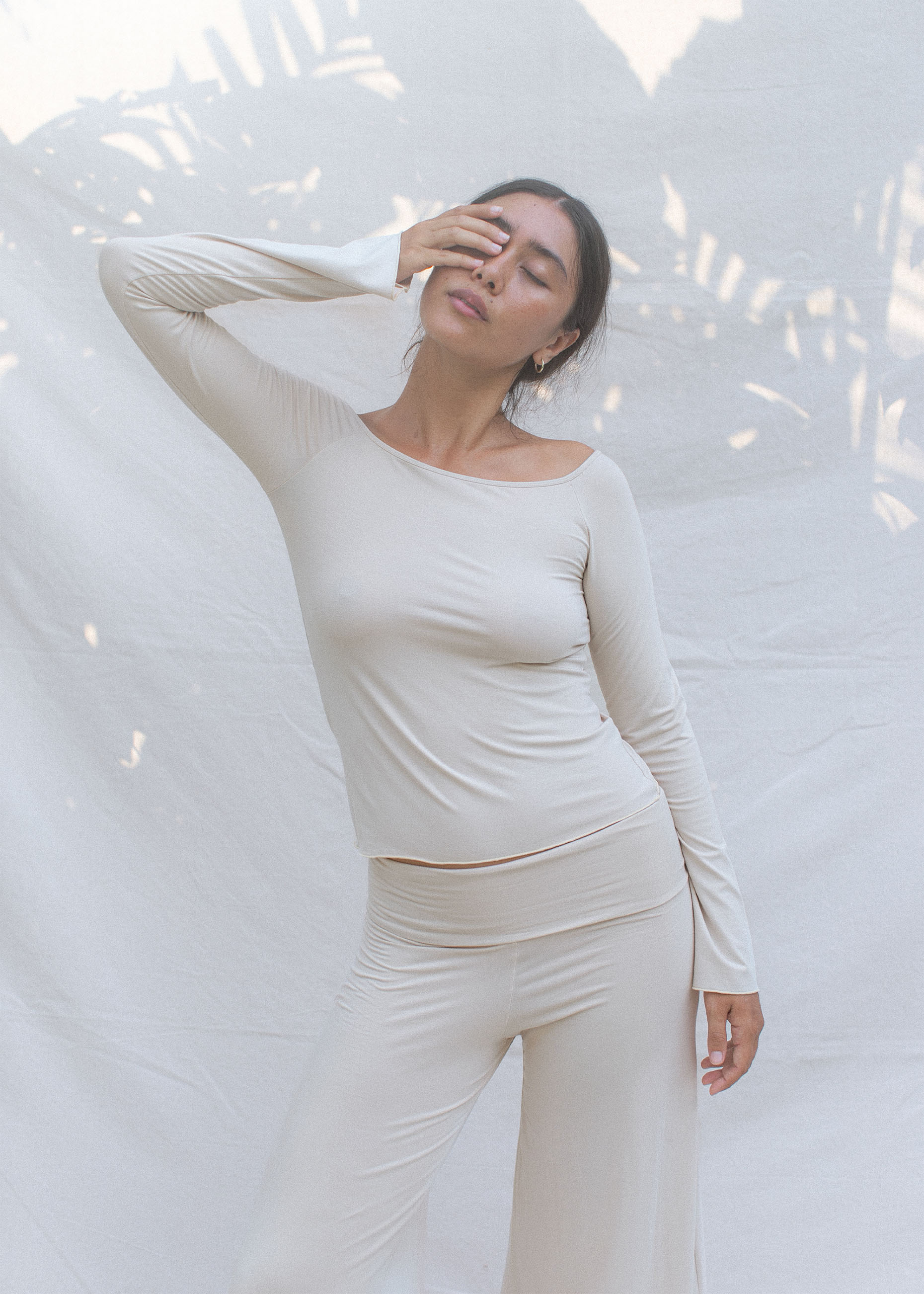 Eva wears size M/L. Height 174cm (5.7”), Bust 83cm (32.7”), Waist 69cm (27.2”), Hips 96cm (37.8”) | Size M/L