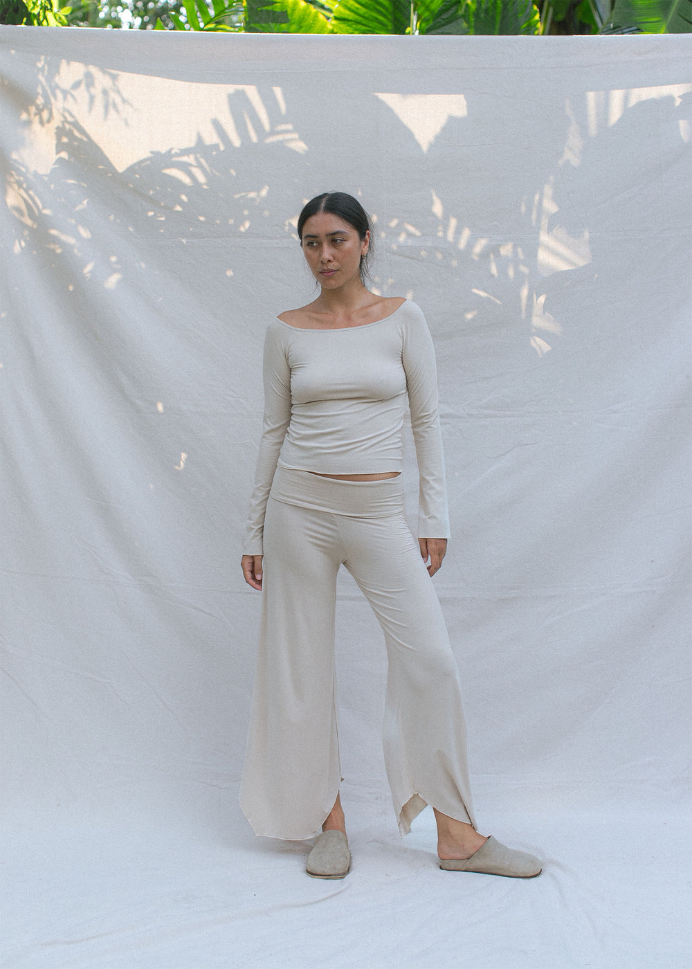 Eva wears size M/L. Height 174cm (5.7”), Bust 83cm (32.7”), Waist 69cm (27.2”), Hips 96cm (37.8”) | Size M/L